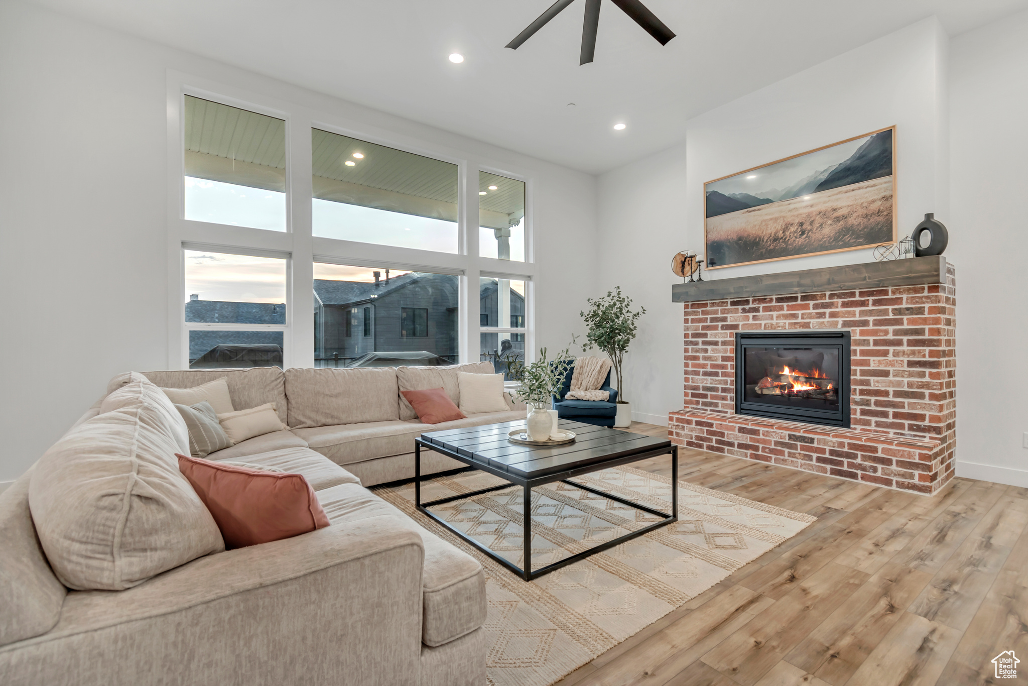 FOUR SEAS - Residential