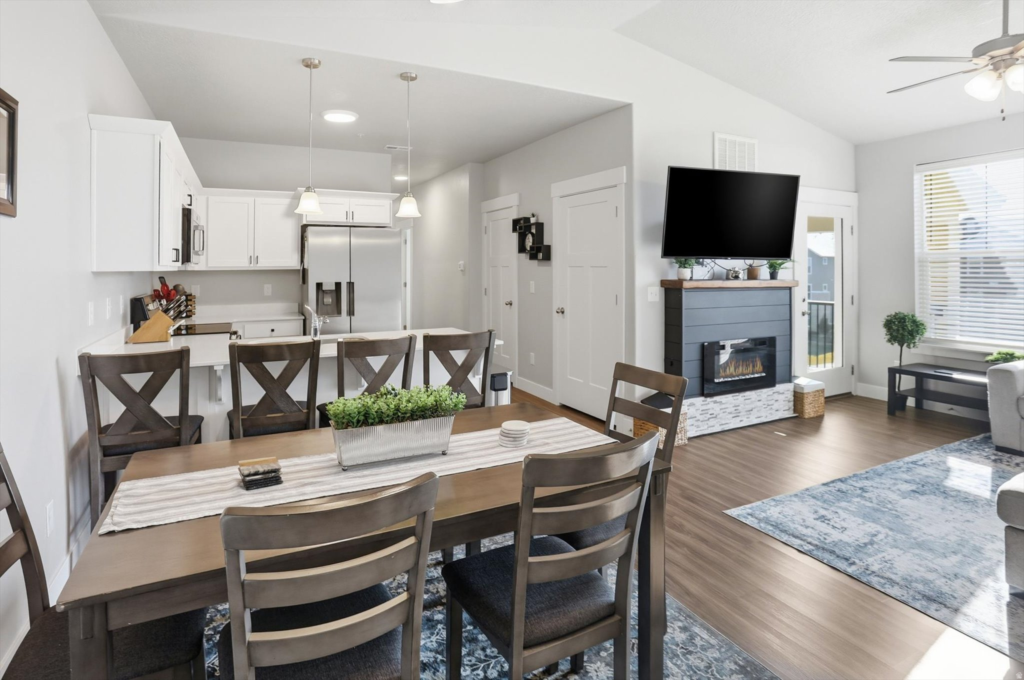 LAKE FRONT - Residential