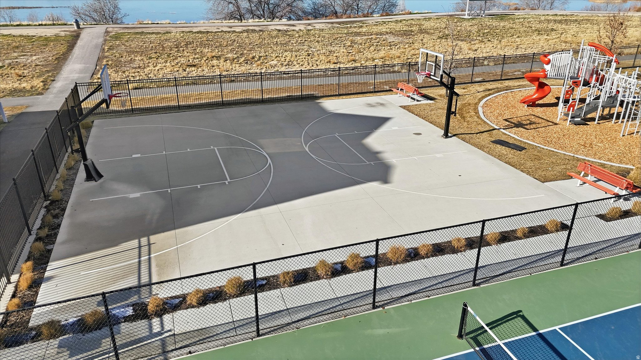 LAKE FRONT - Residential