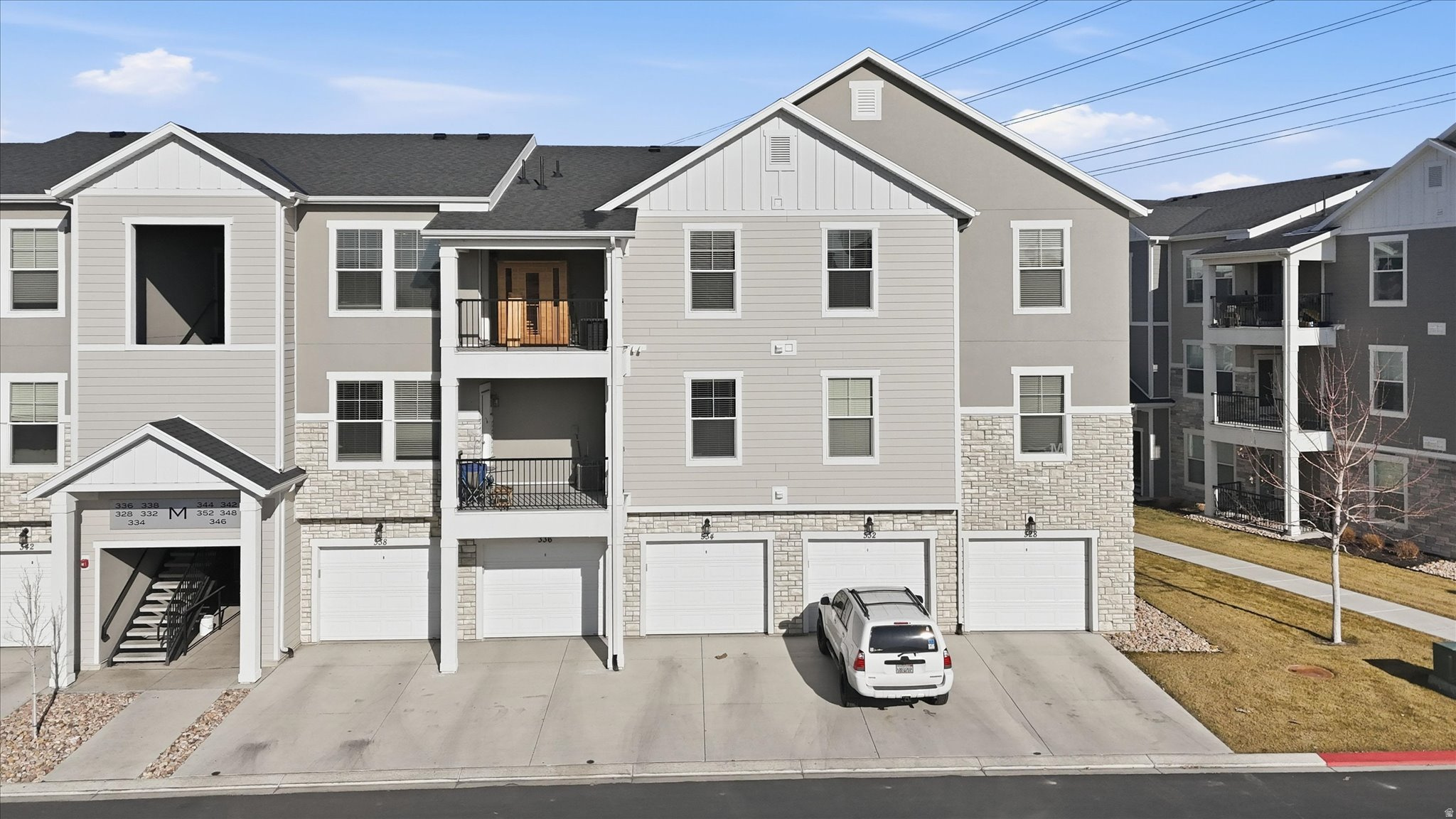 LAKE FRONT - Residential