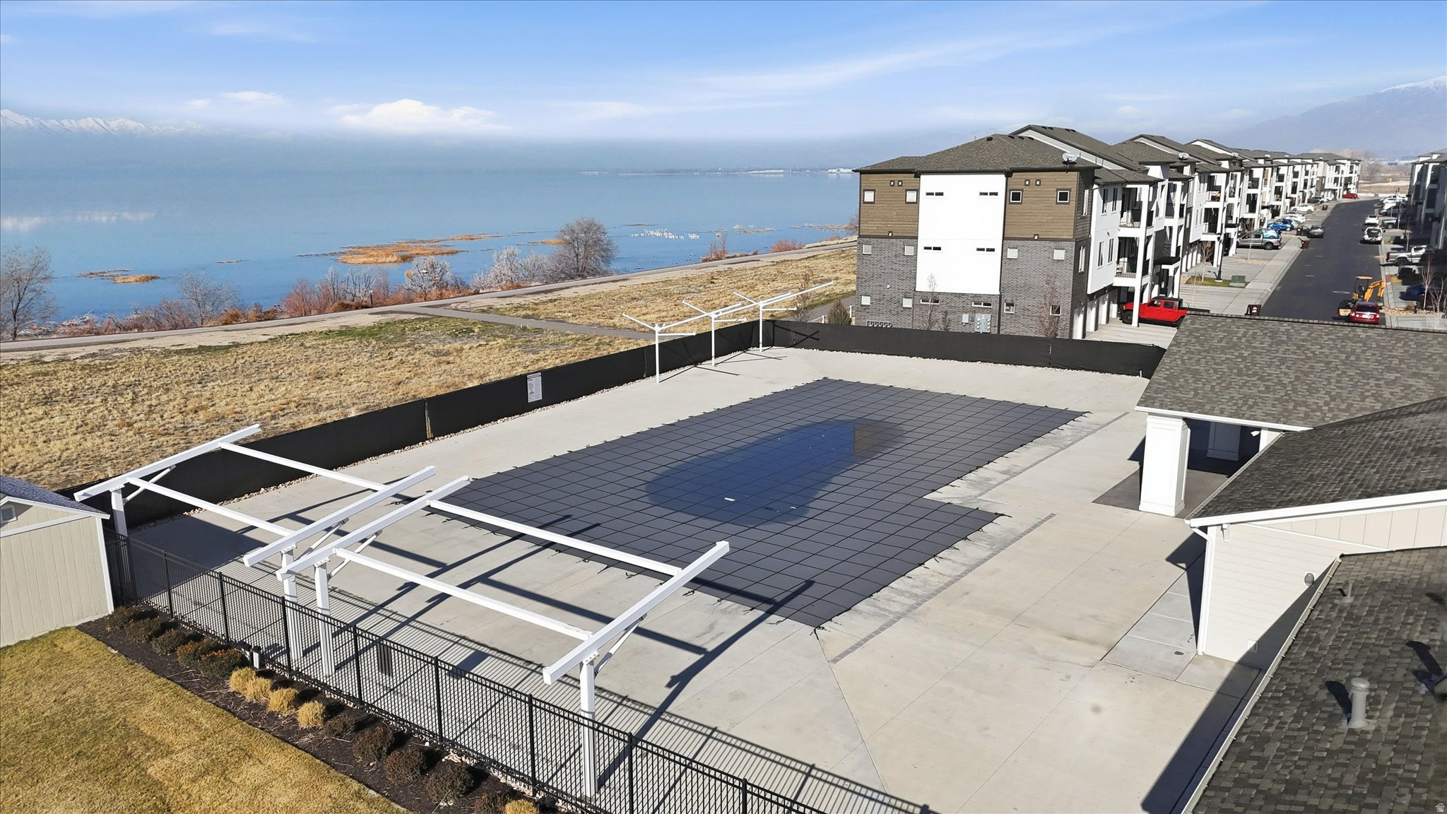 LAKE FRONT - Residential