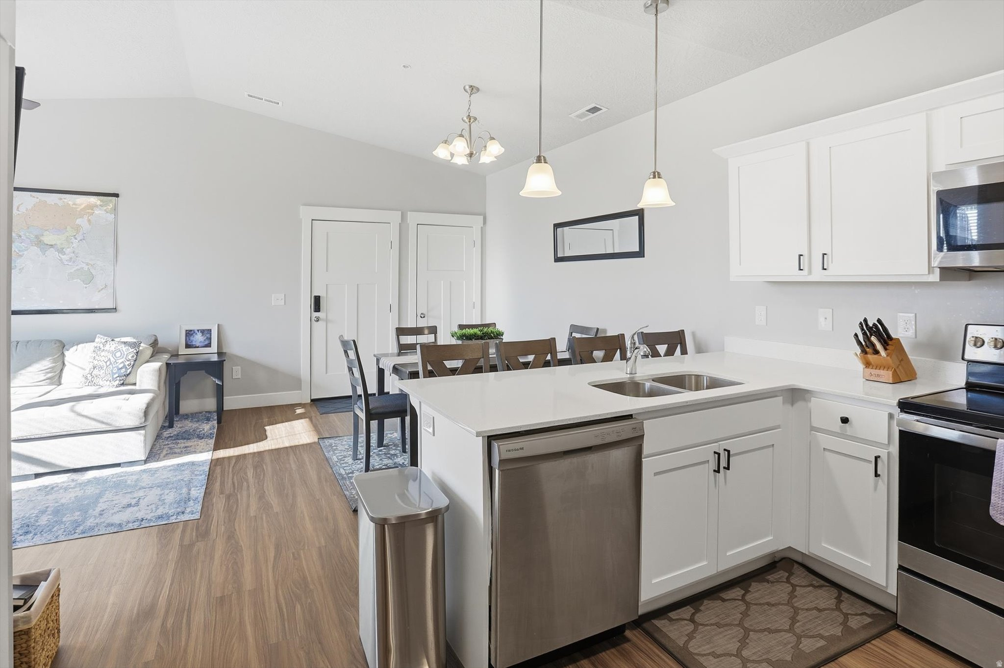 LAKE FRONT - Residential