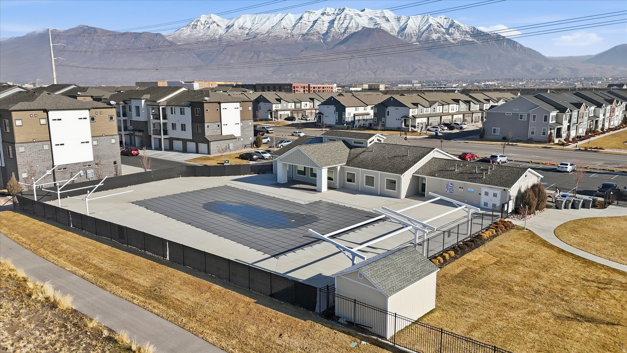 LAKE FRONT - Residential