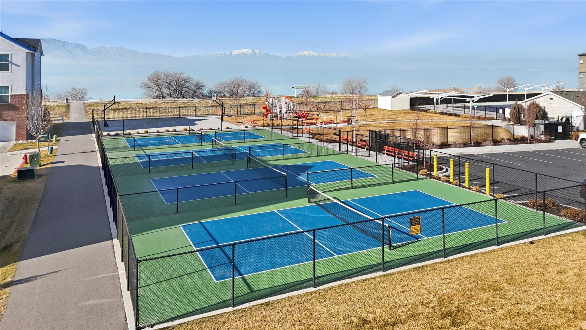 LAKE FRONT - Residential