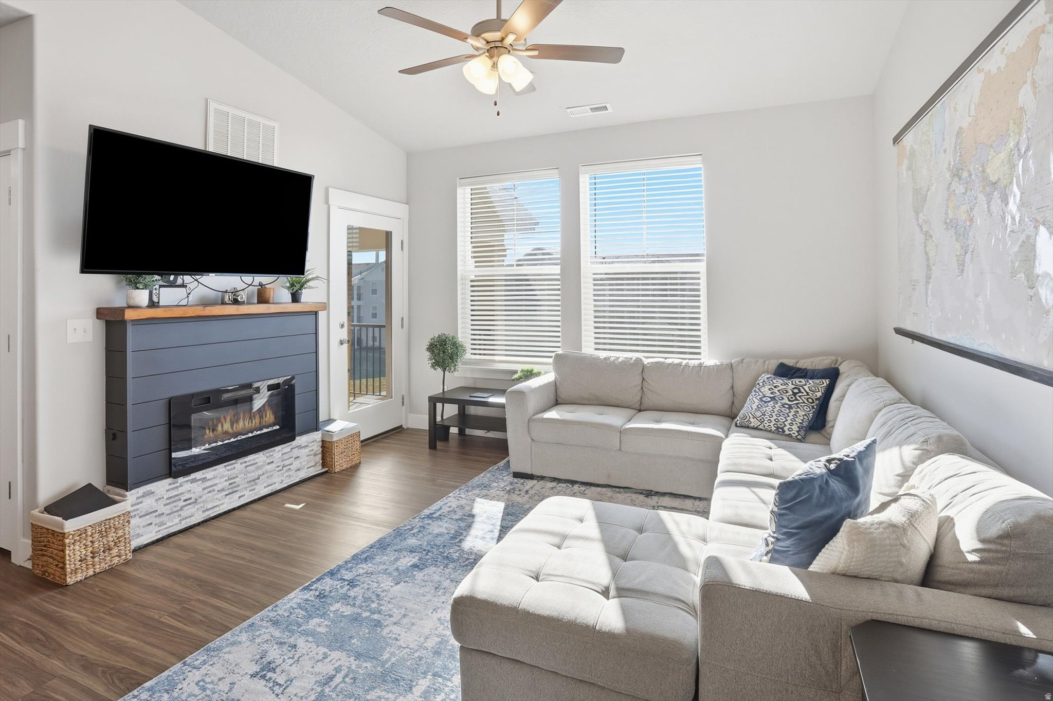 LAKE FRONT - Residential