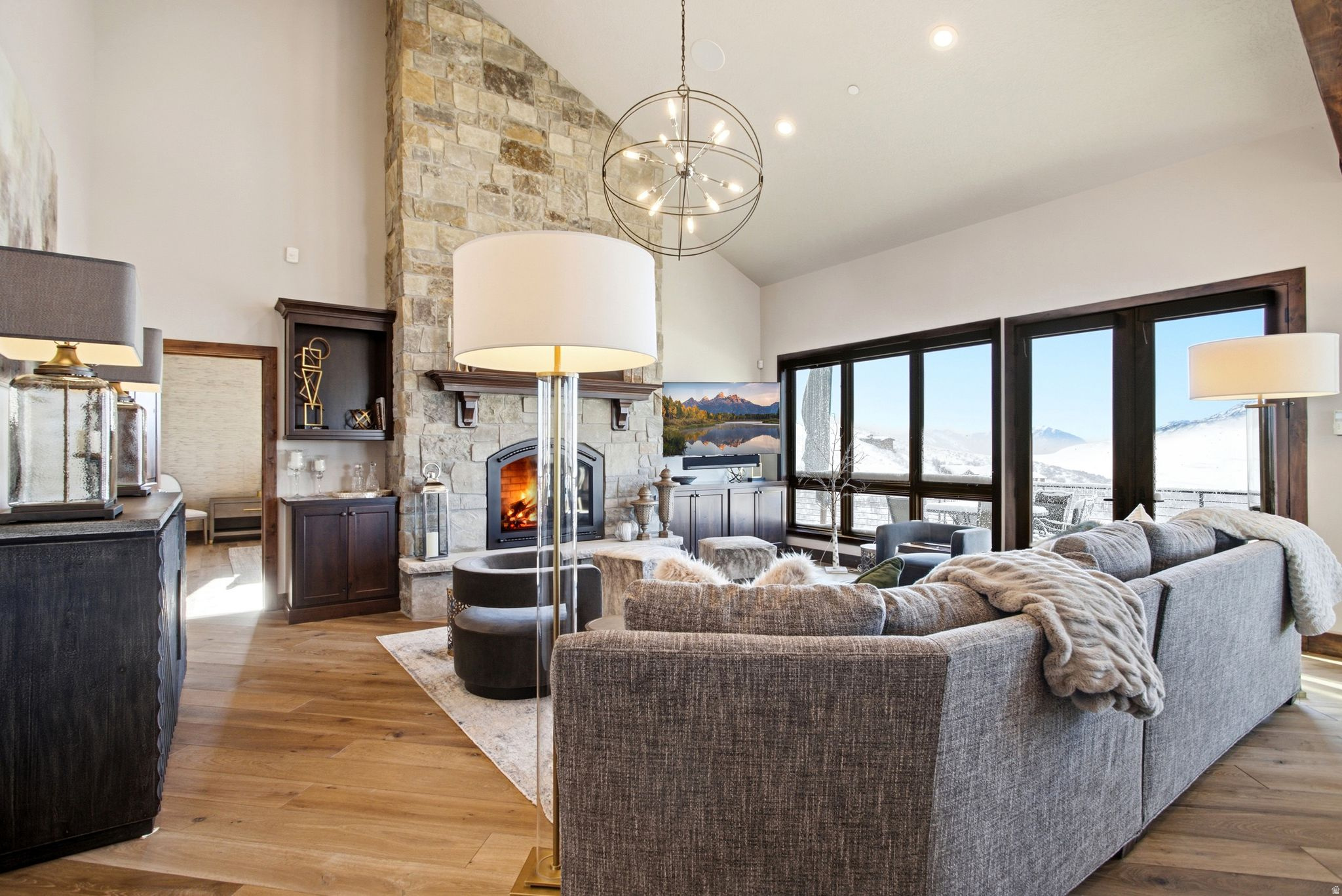 HIDEOUT/SILVER SKY - Residential