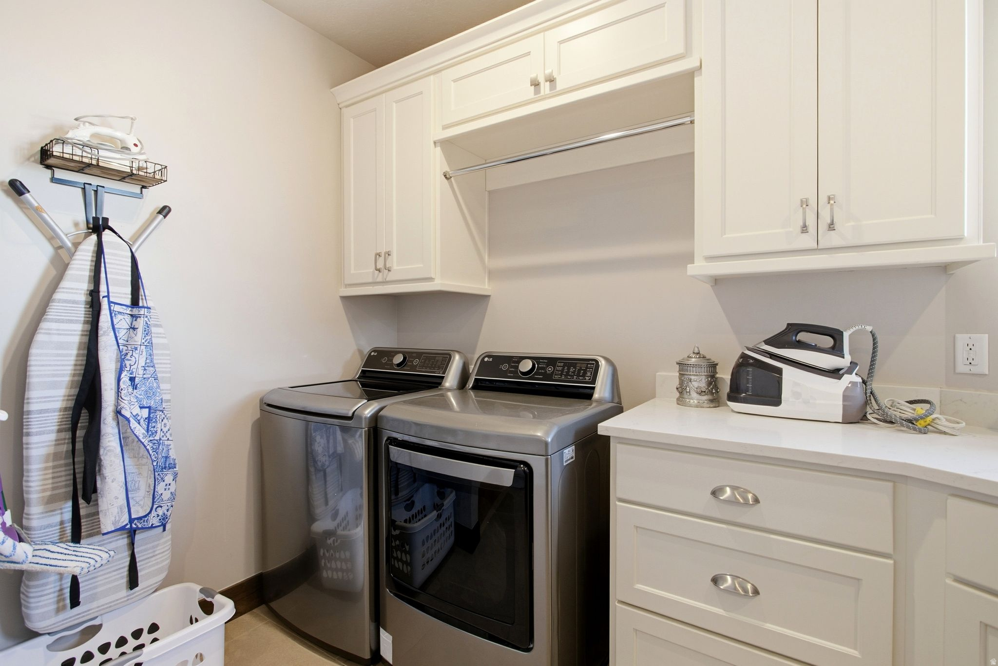 HIDEOUT/SILVER SKY - Residential