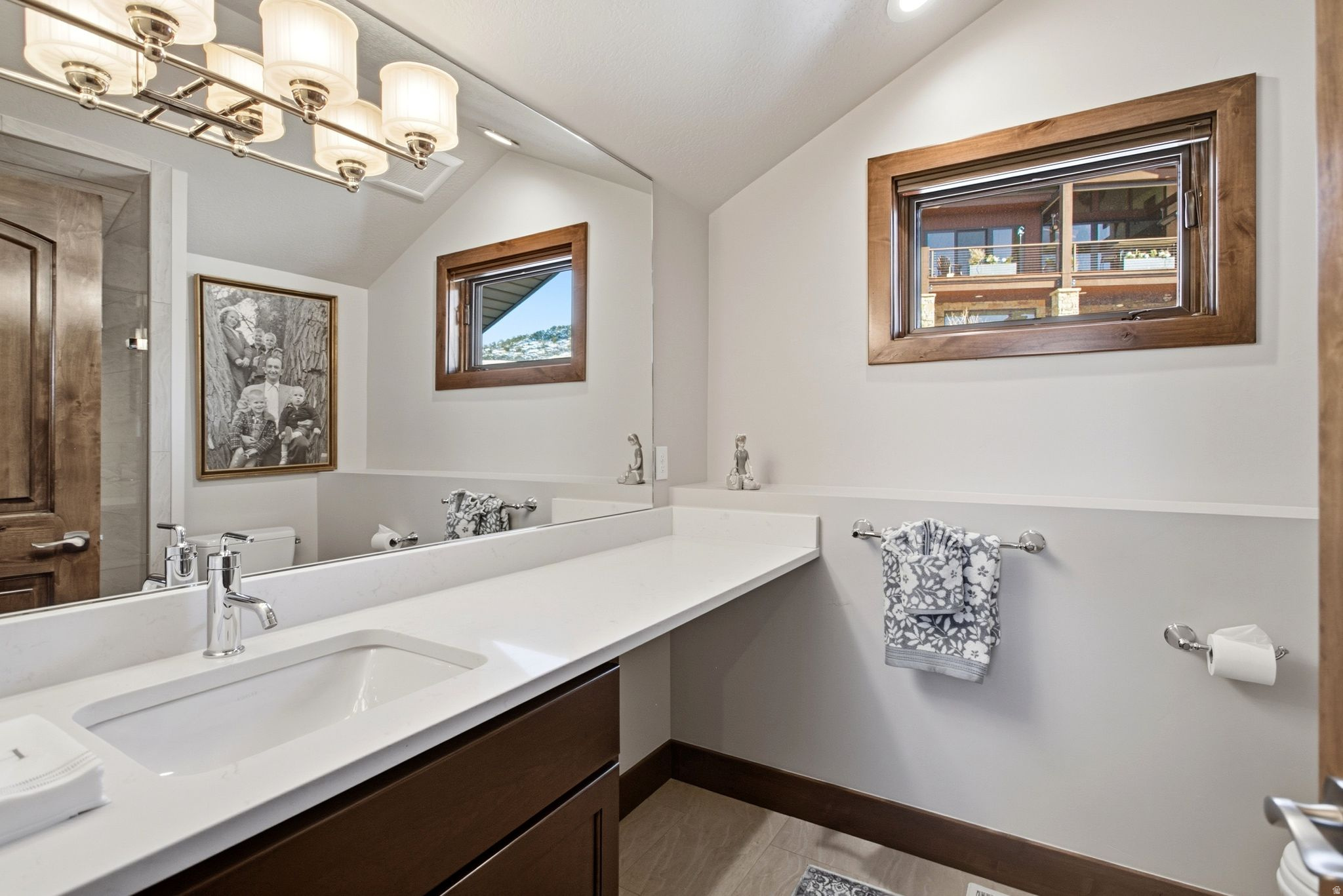 HIDEOUT/SILVER SKY - Residential