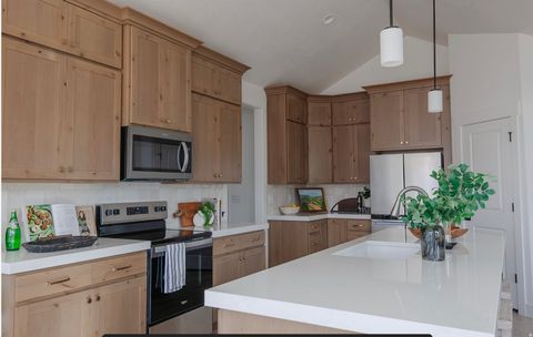 Tiny photo for 3074 E CANYON MEADOWS DR, Spanish Fork, UT 84660 (MLS # 2108974)