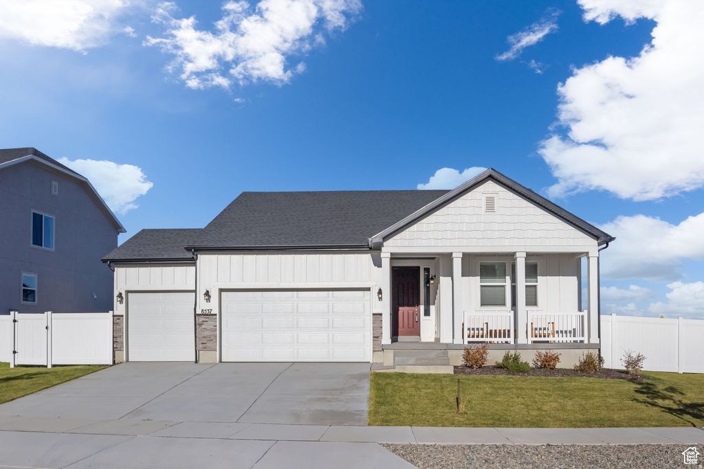 Photo of 8537 N TIFFANY LN, Lake Point, UT 84074 (MLS # 2141883)