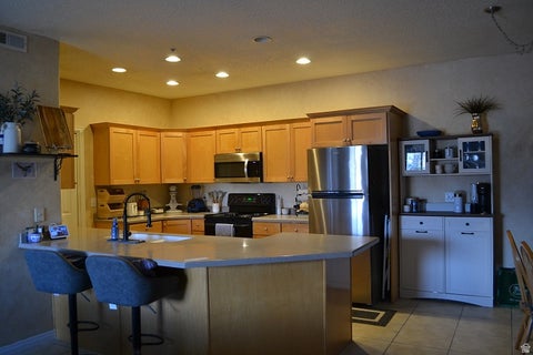 Photo of 5012 S TIMBER WAY E #310, Holladay, UT 84117 (MLS # 2184469)