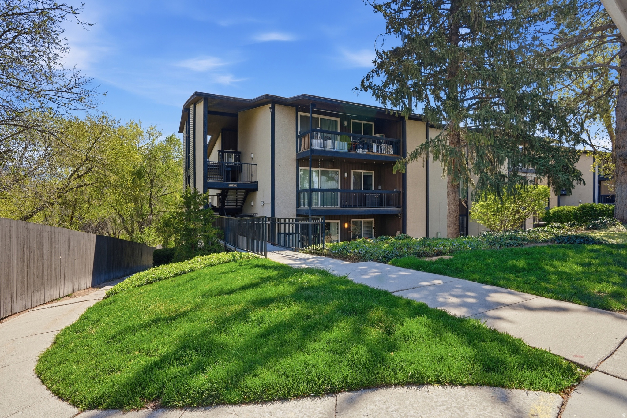 THREE FOUNTAINS EAST - Residential