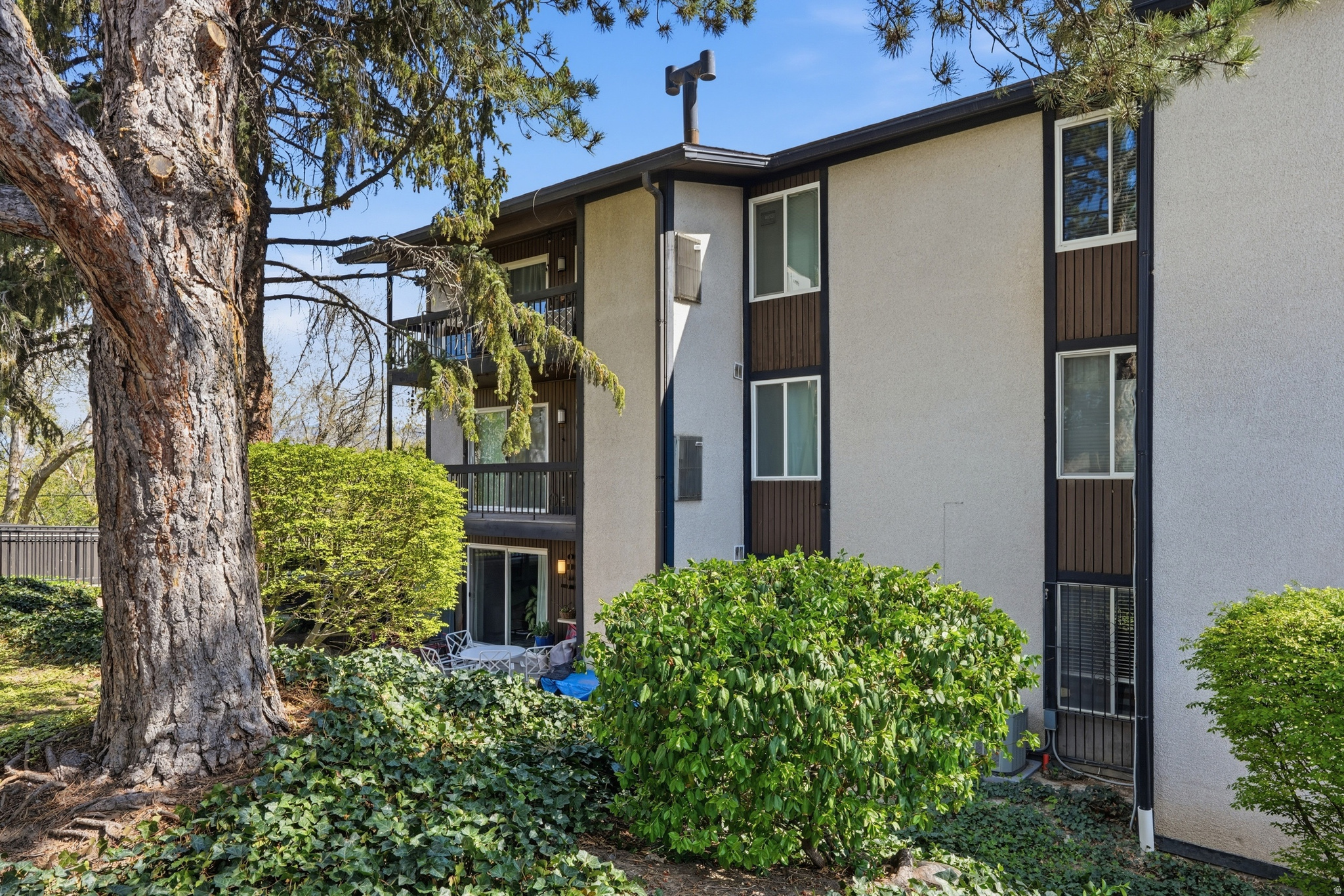 THREE FOUNTAINS EAST - Residential