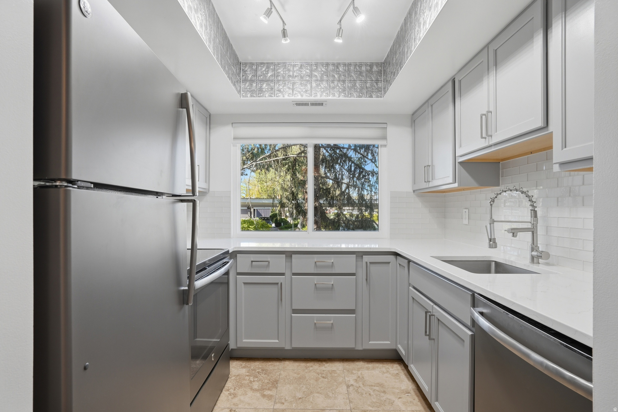 THREE FOUNTAINS EAST - Residential