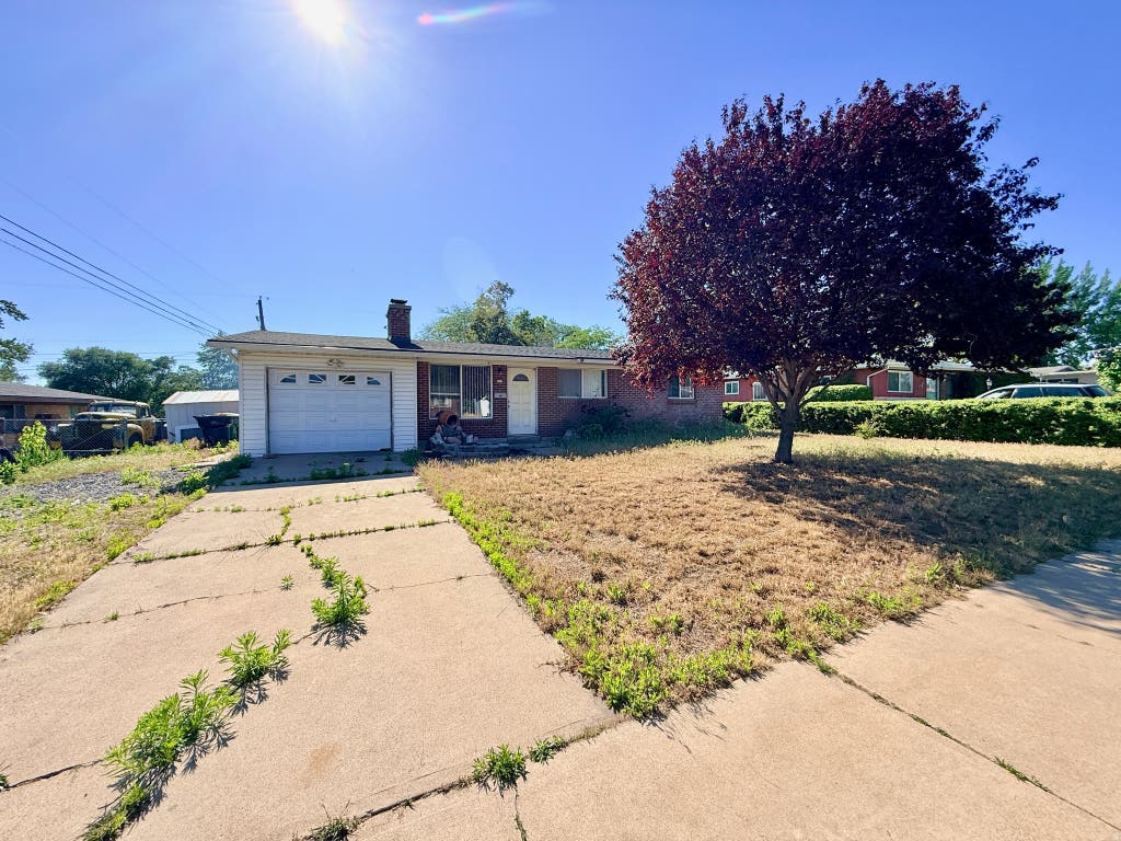 Photo of 478 N 200 W, Clearfield, UT 84015 (MLS # 2162678)