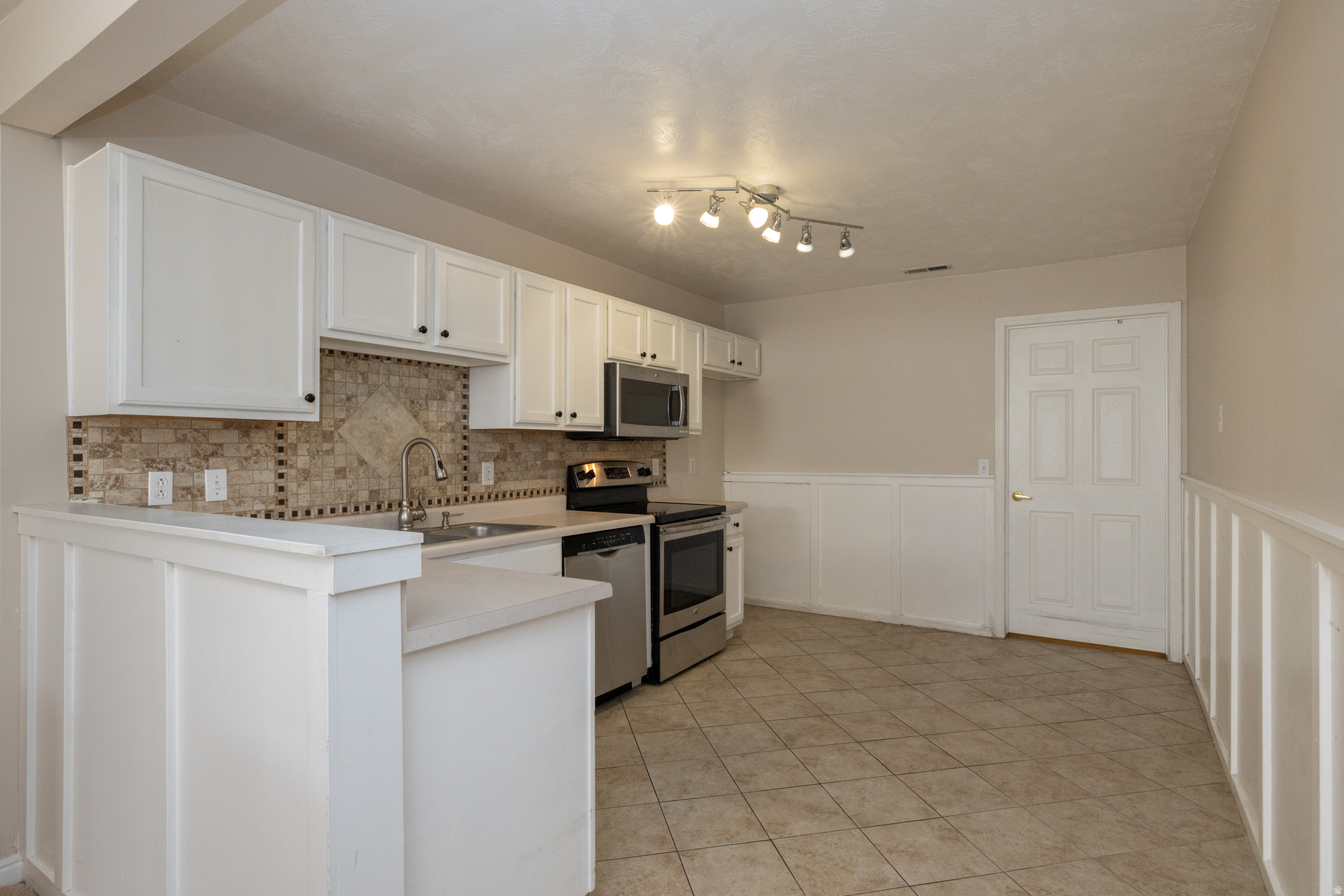 VALLEY VU VILLAS - Residential