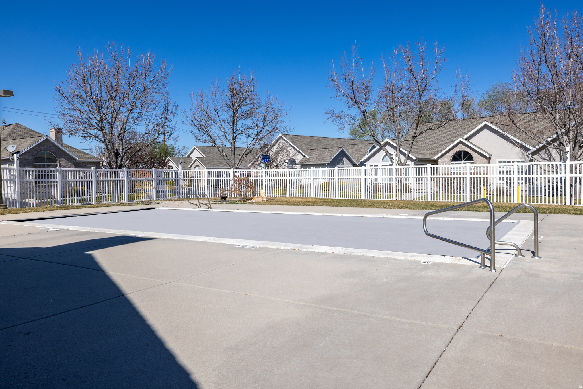VALLEY VU VILLAS - Residential