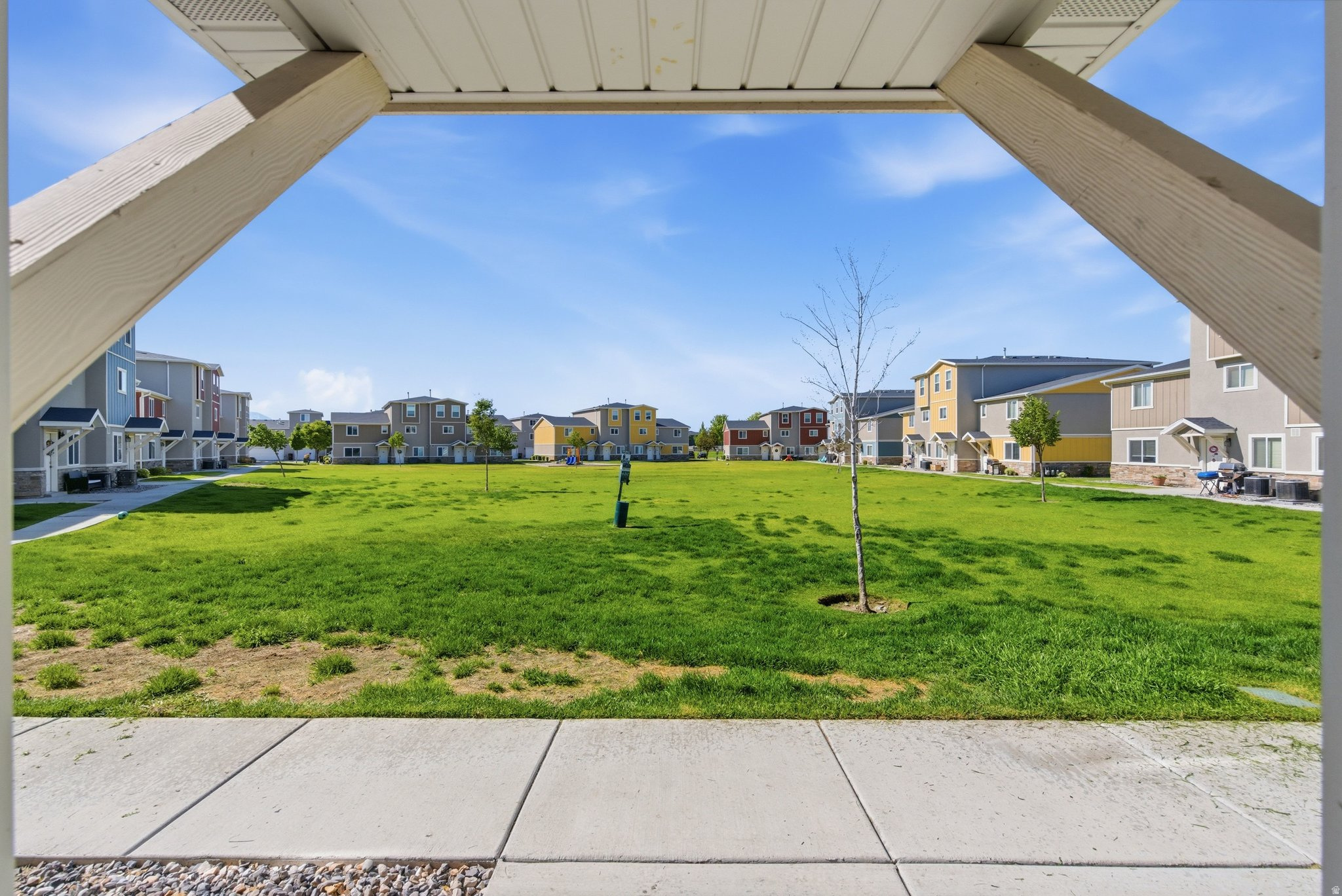 TUCKER ROW - Residential