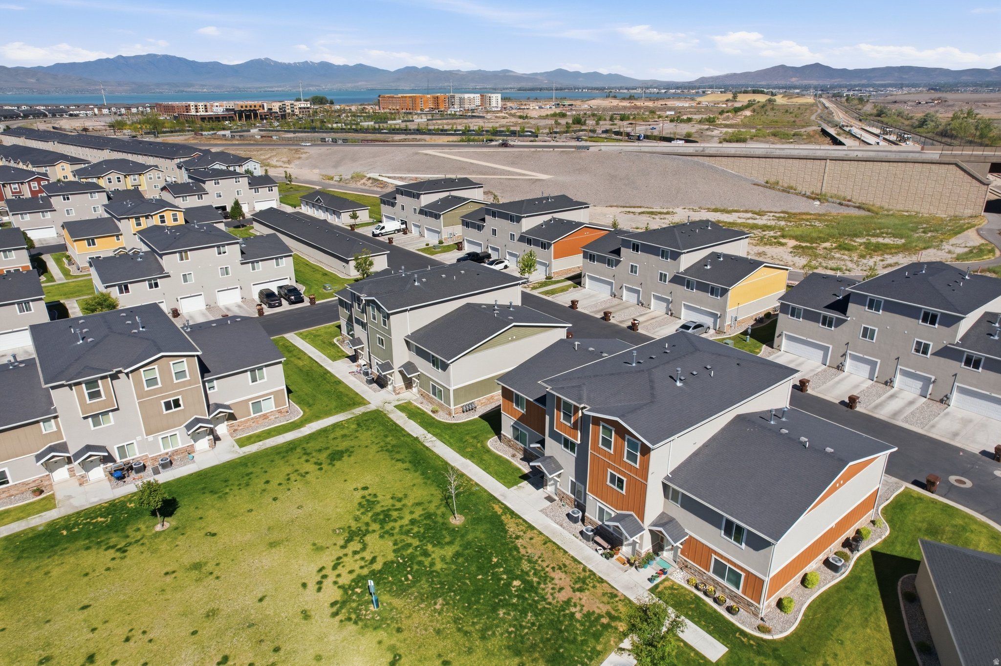 TUCKER ROW - Residential