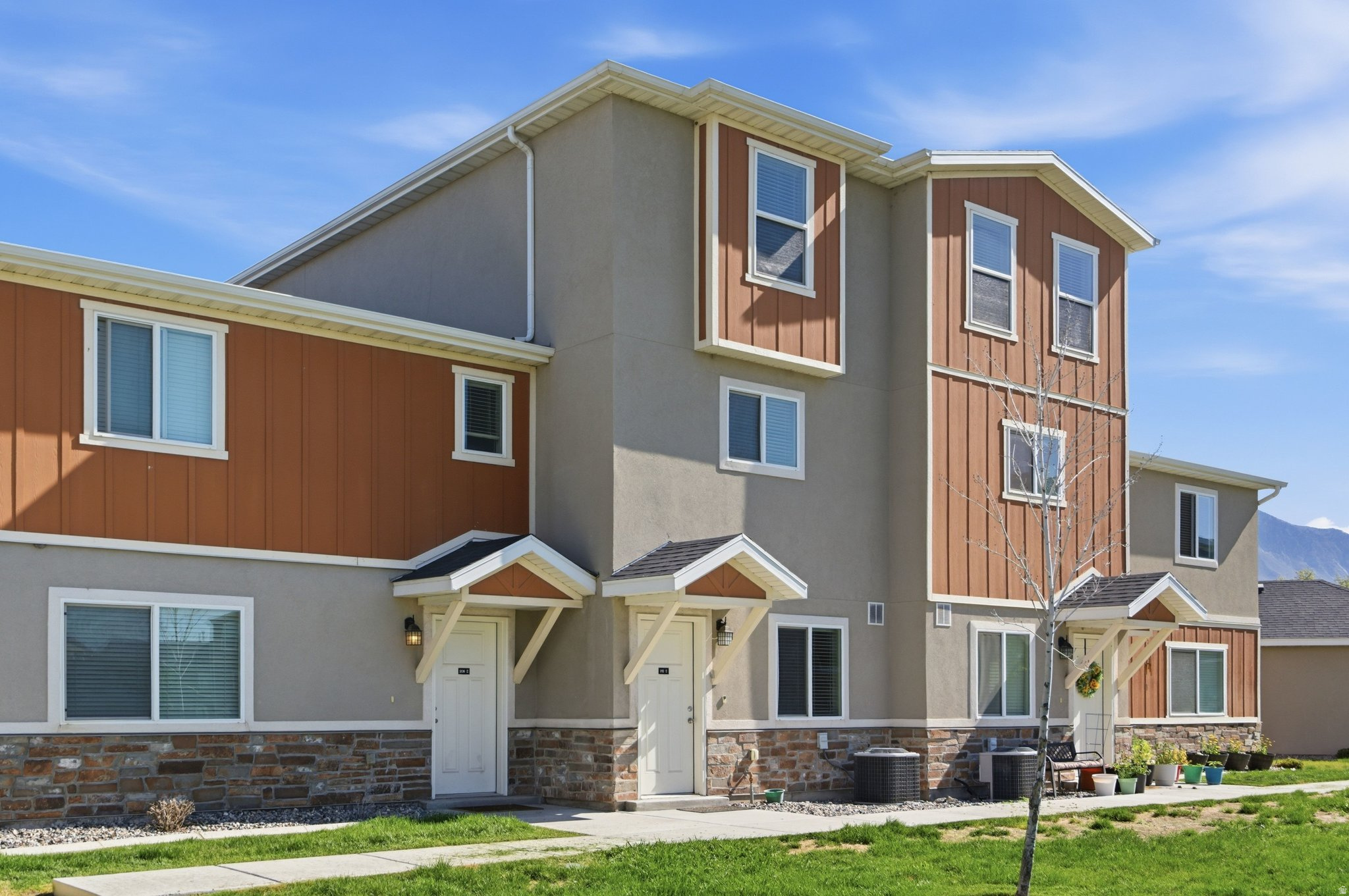 TUCKER ROW - Residential