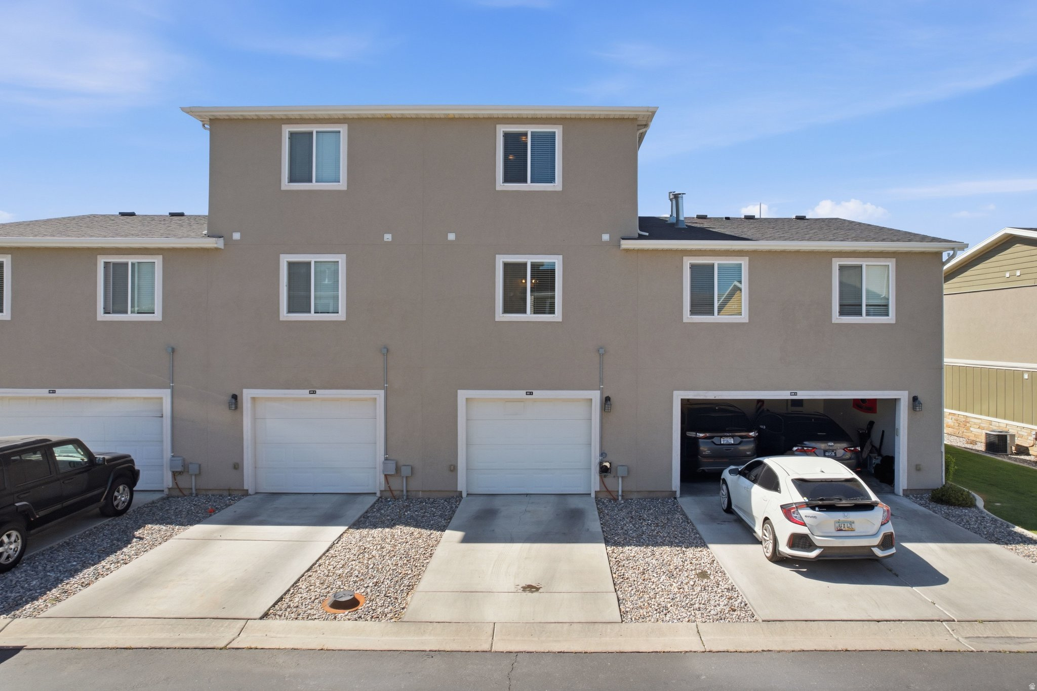 TUCKER ROW - Residential