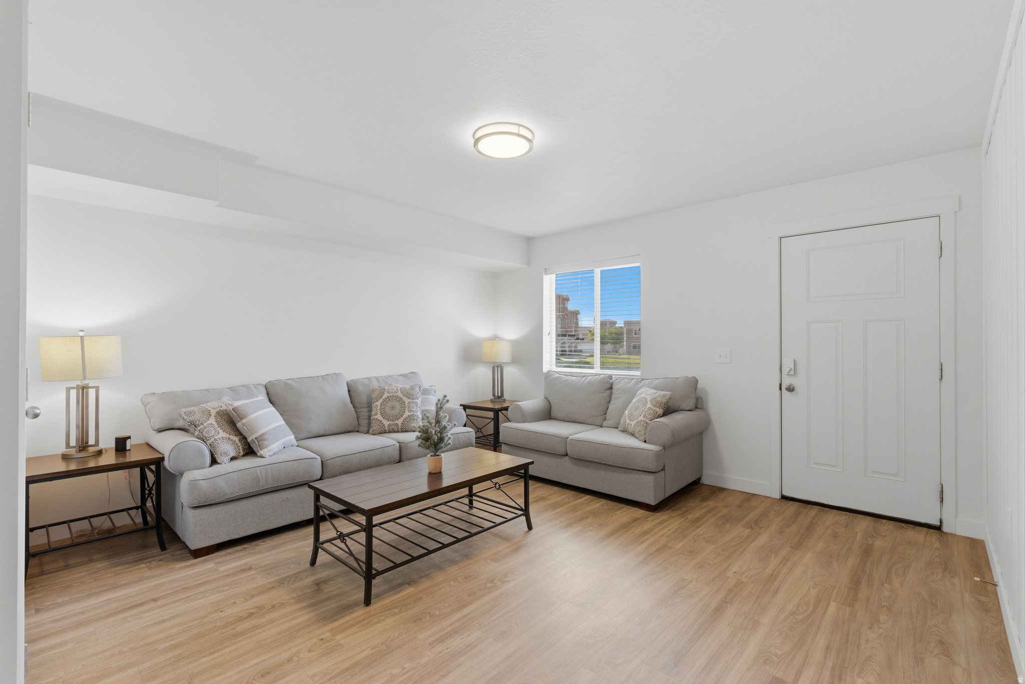 TUCKER ROW - Residential