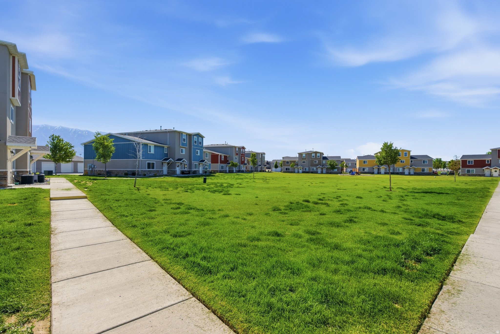 TUCKER ROW - Residential