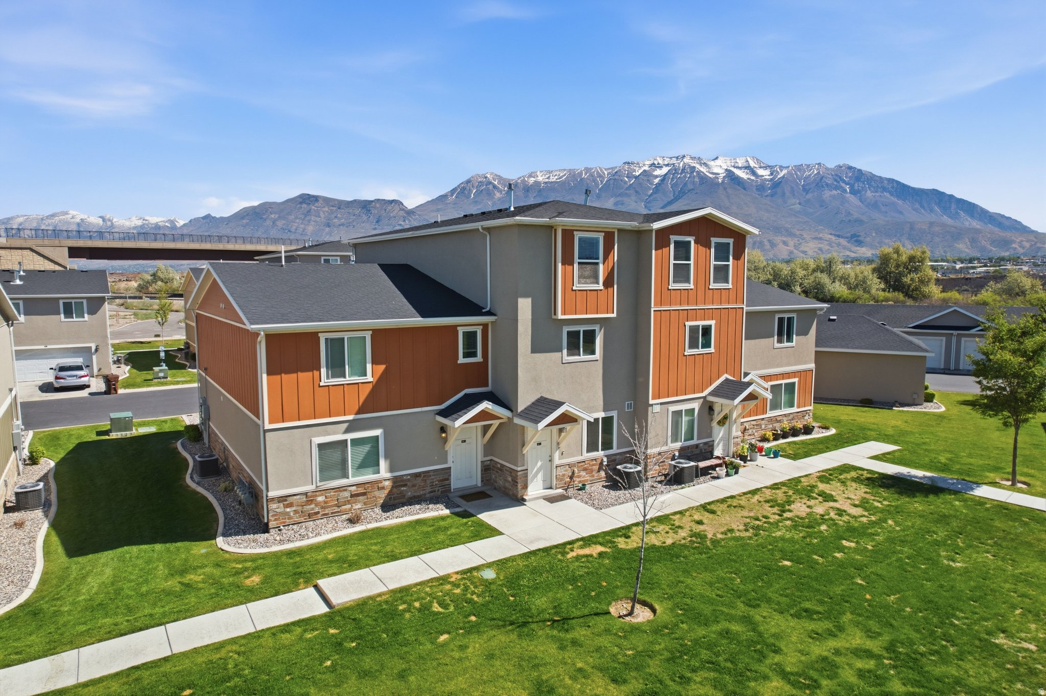 TUCKER ROW - Residential
