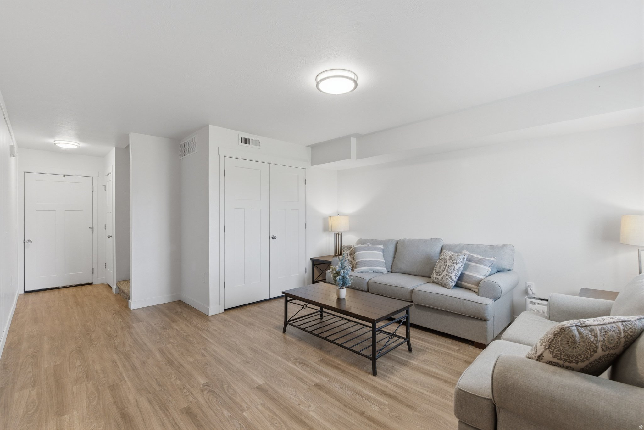 TUCKER ROW - Residential