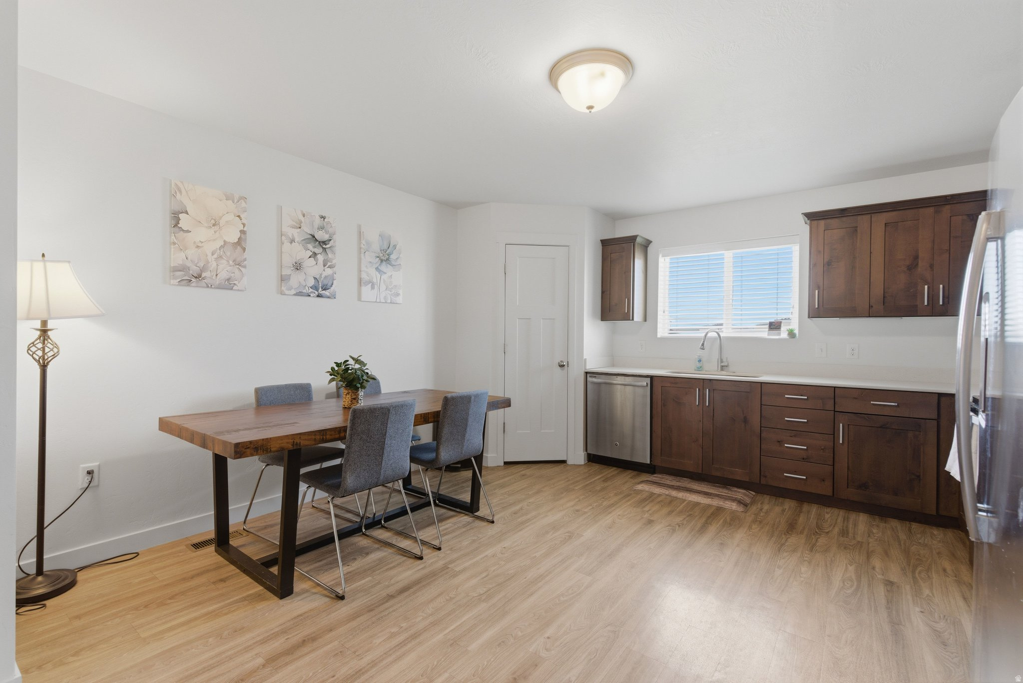 TUCKER ROW - Residential