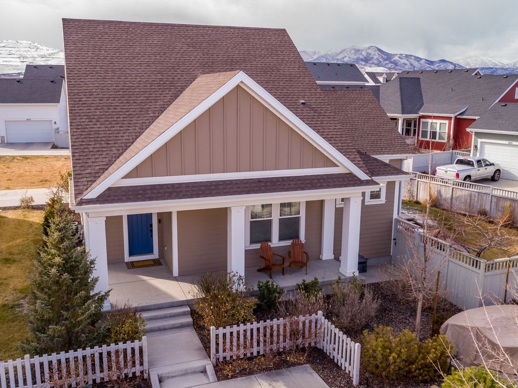 Photo of 10564 S PIPESTONE WAY, South Jordan, UT 84009 (MLS # 2138746)