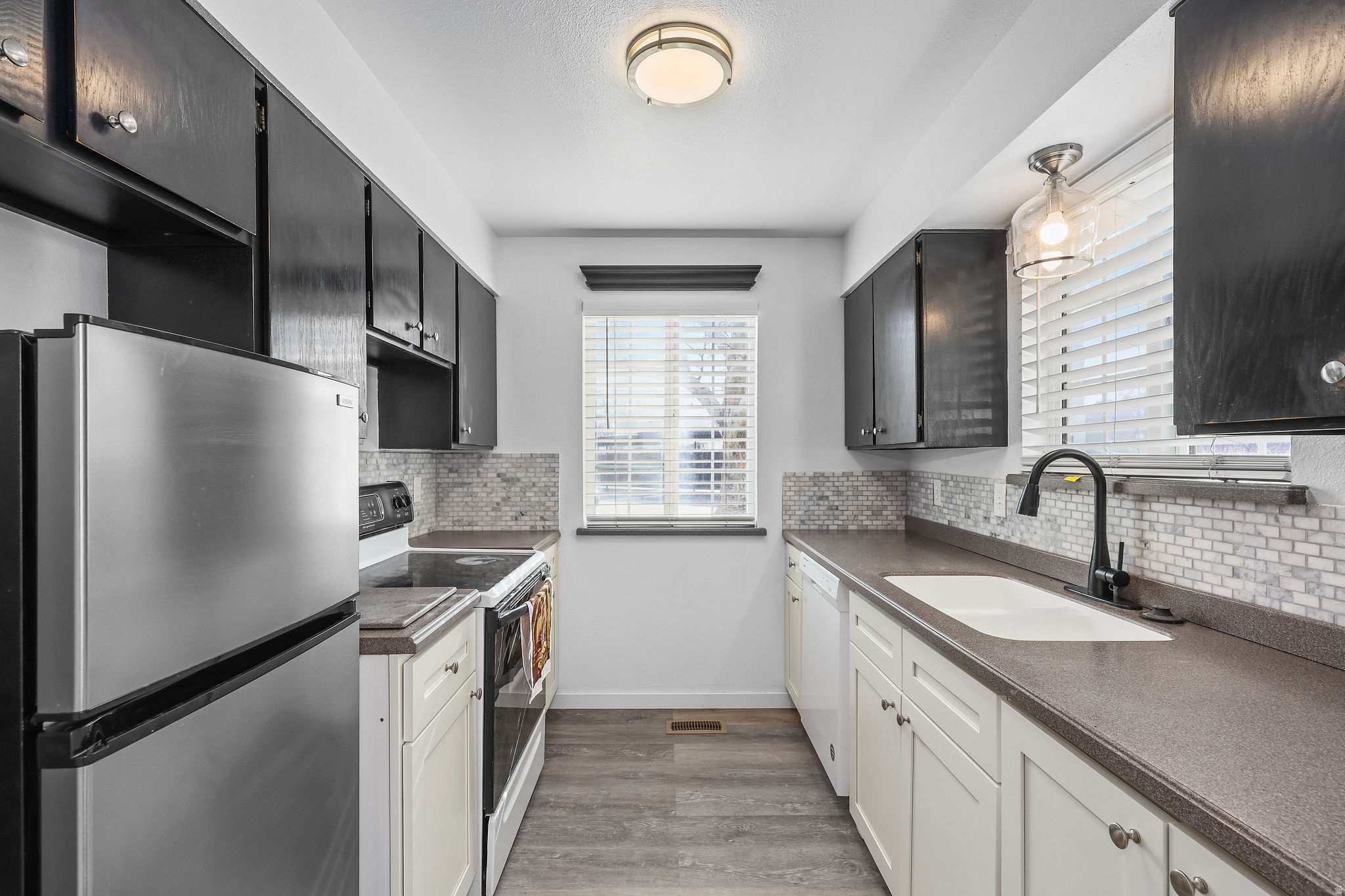 COVENTRY MANOR - Residential