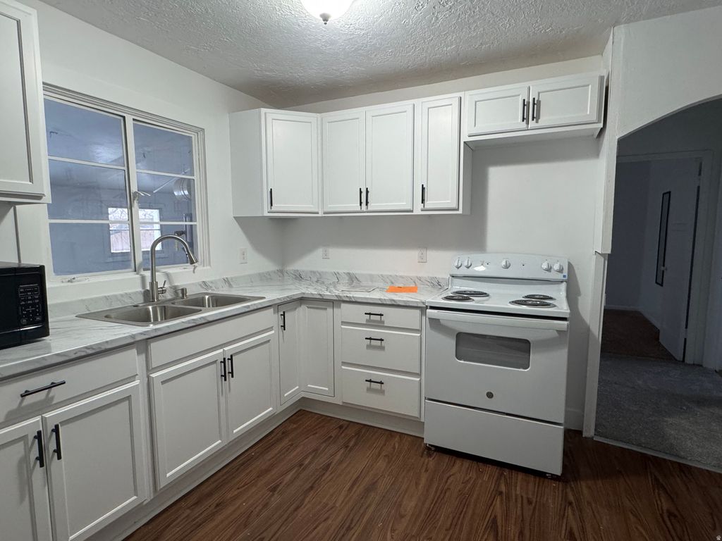 Photo of 4856 S 300 W, Washington Terrace, UT 84405 (MLS # 2126294)