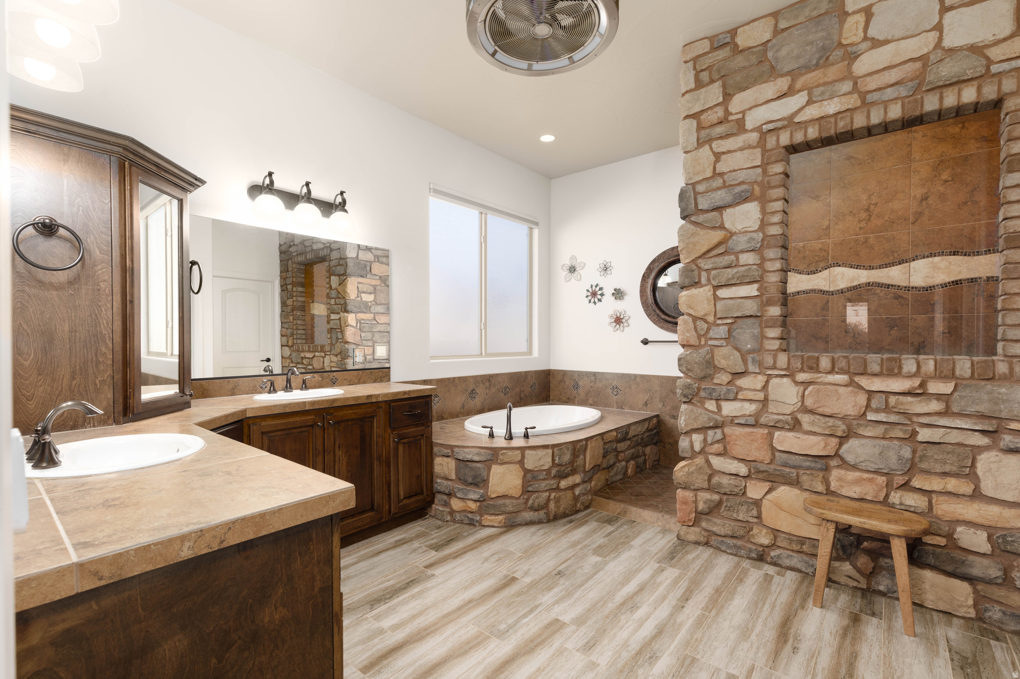 SILVERSTONE 3 AT GREEN SPRINGS - Residential