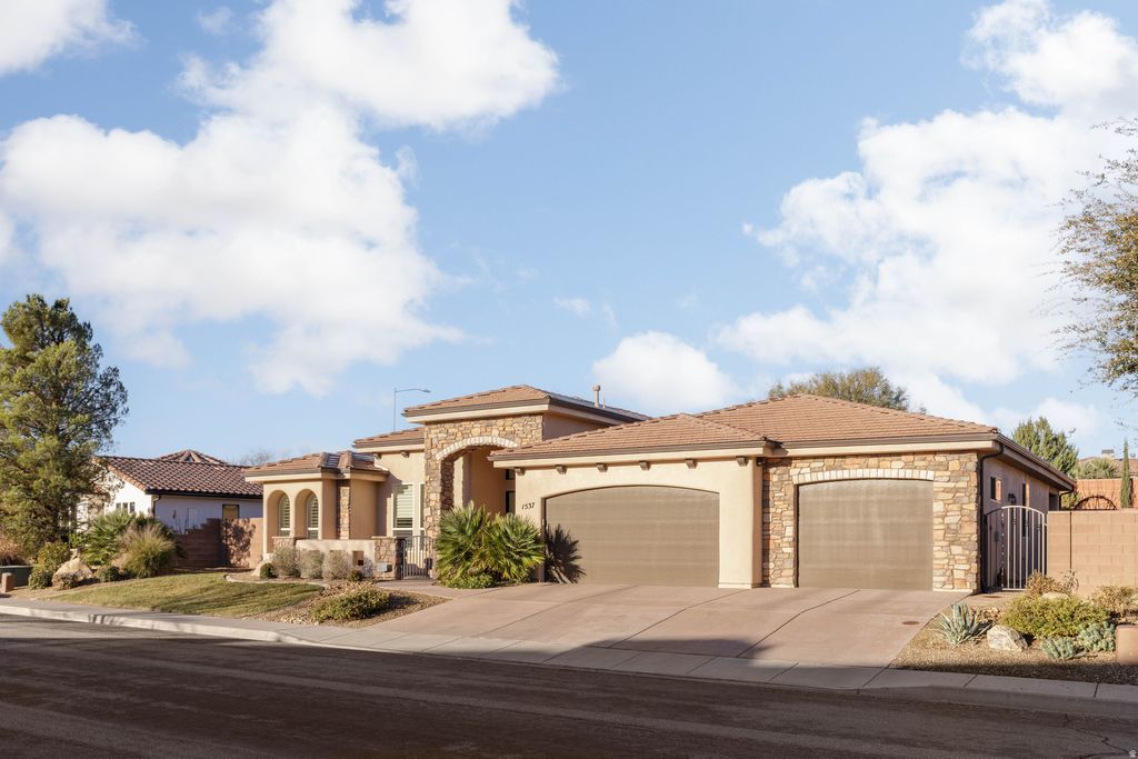 Photo of 1537 N BLACK LION RD, Washington, UT 84780 (MLS # 2128541)