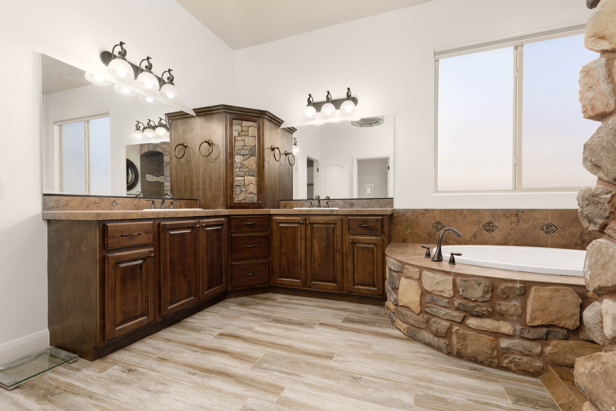 SILVERSTONE 3 AT GREEN SPRINGS - Residential