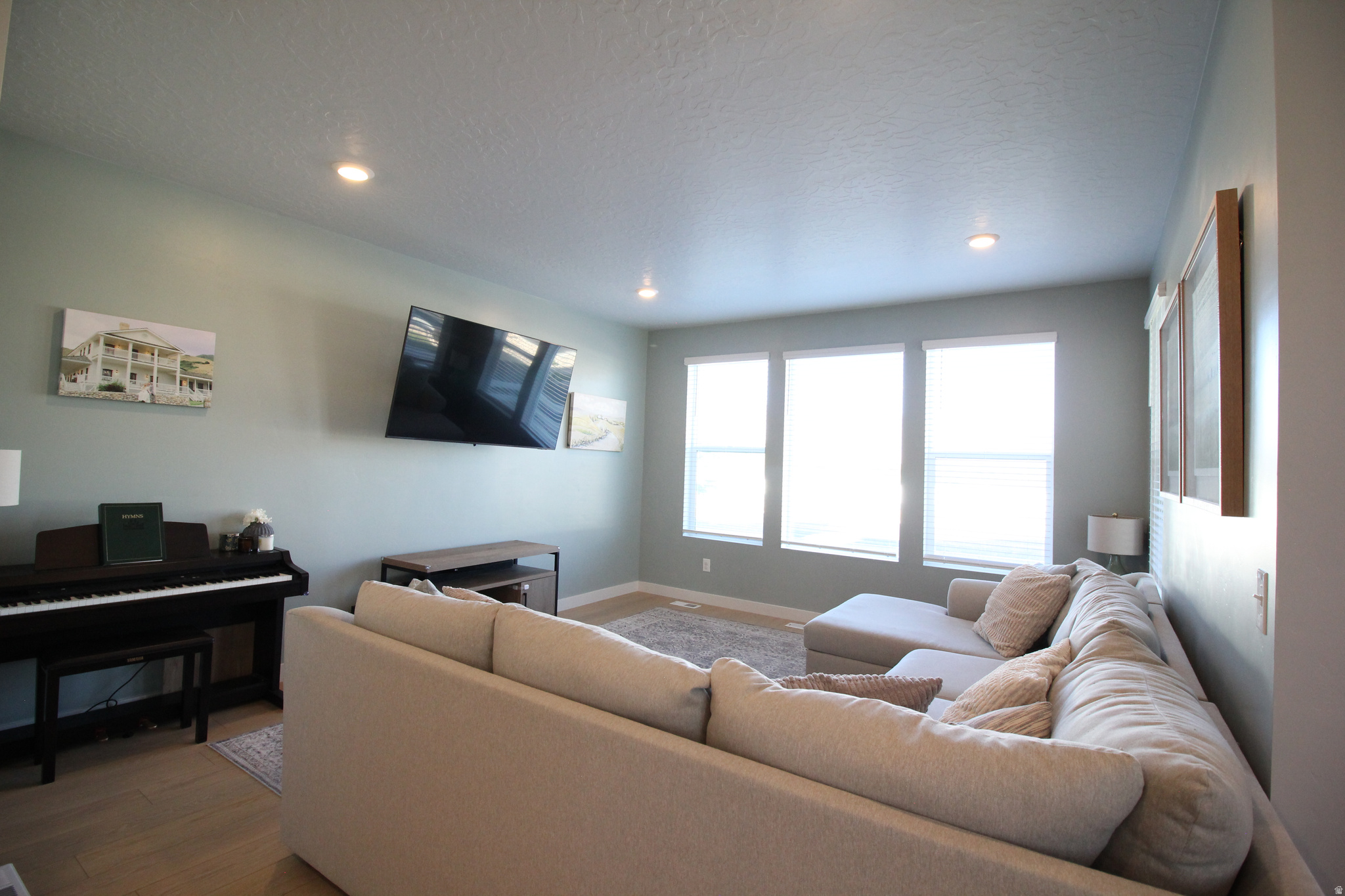 ESCALA - Residential