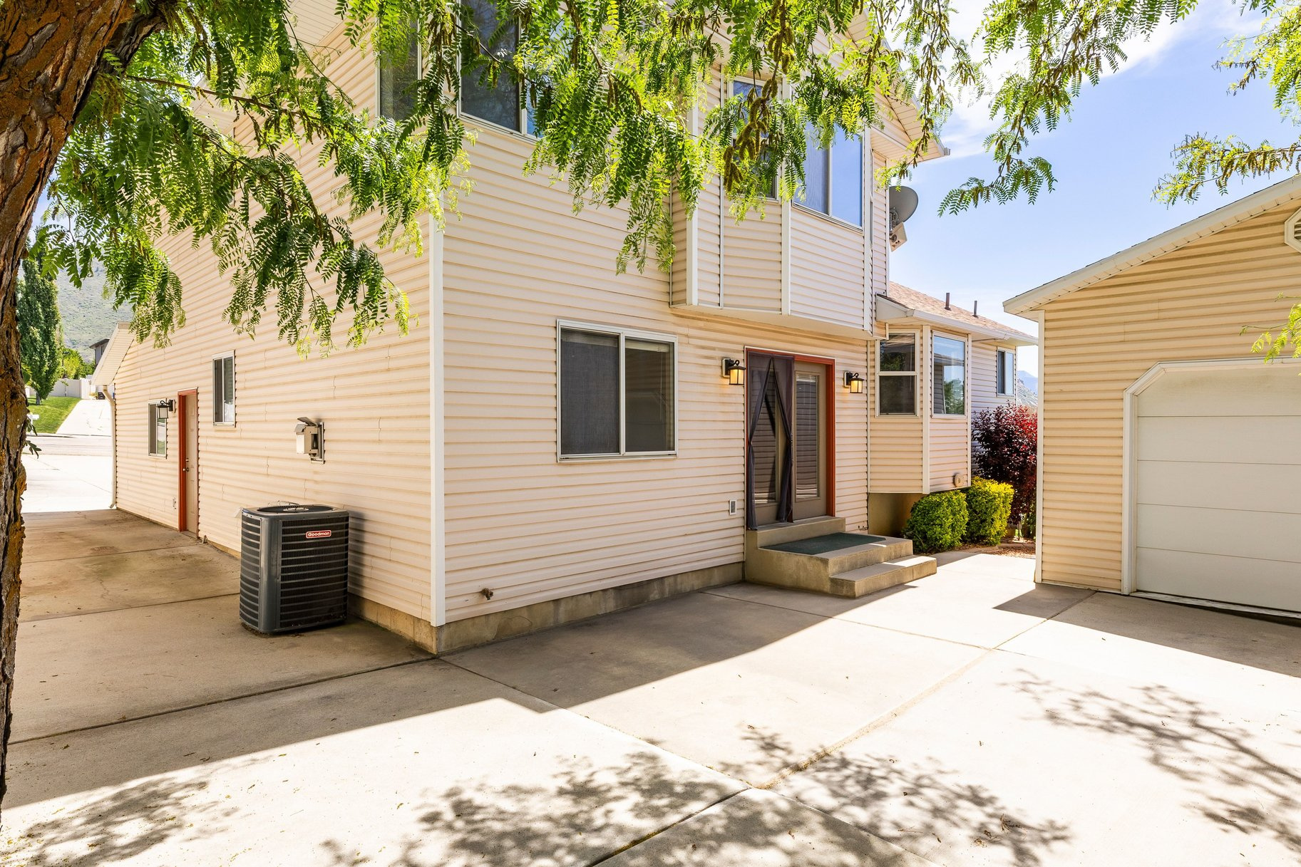 WARREN ACRES - Residential