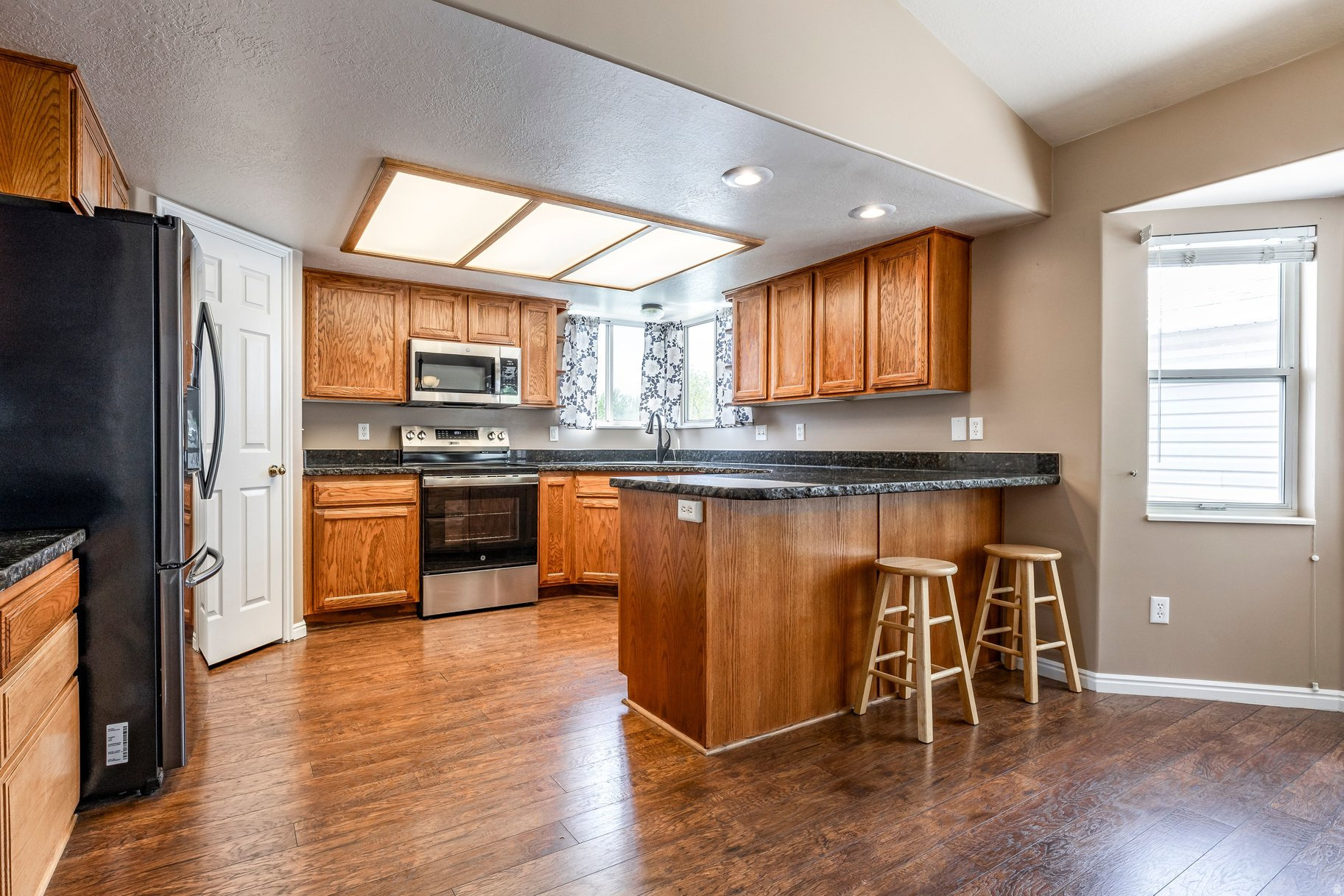 WARREN ACRES - Residential