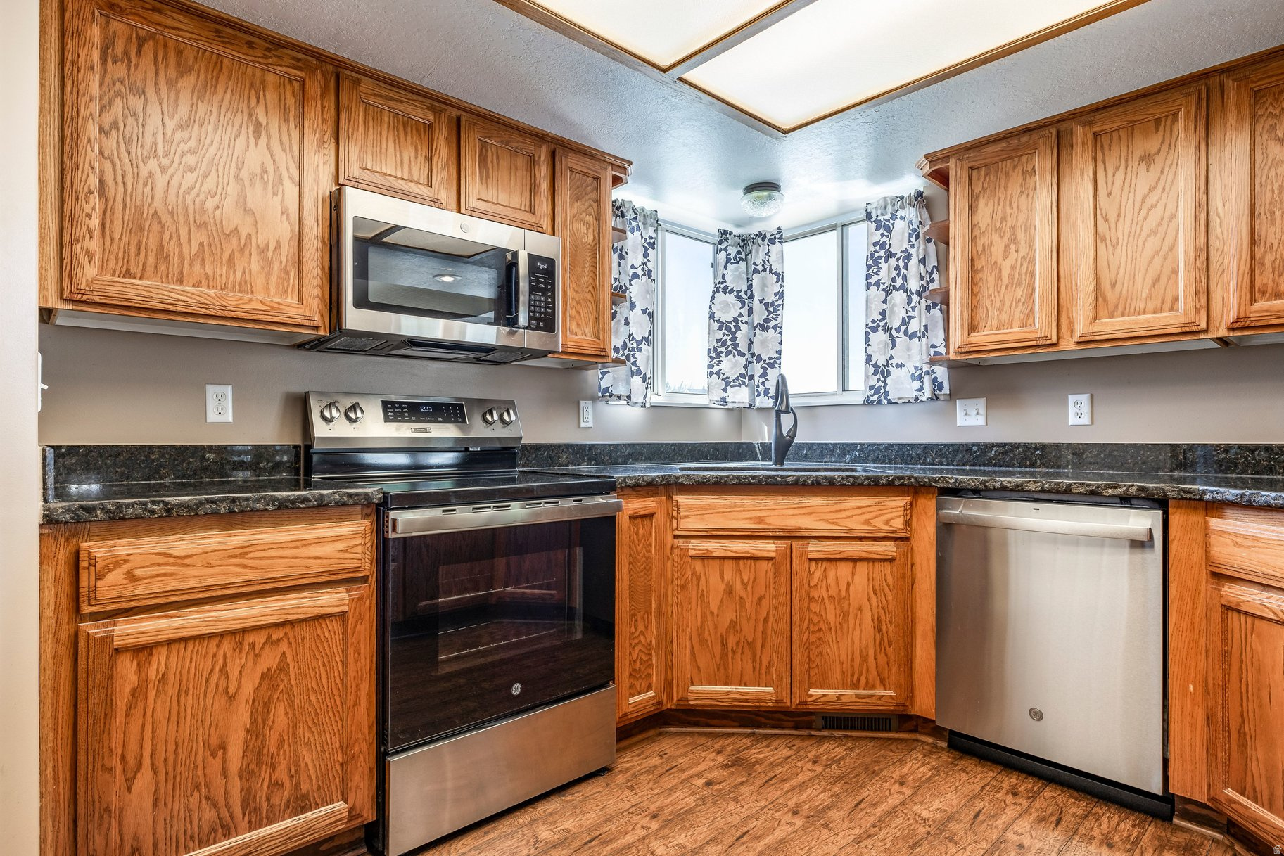 WARREN ACRES - Residential