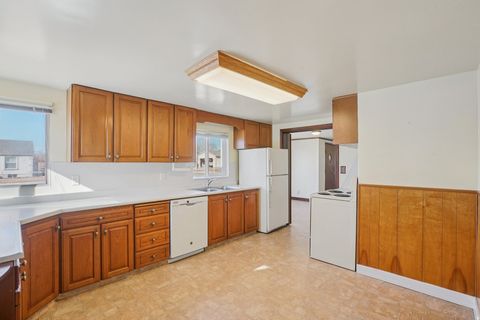 Tiny photo for 198 N 600 E, American Fork, UT 84003 (MLS # 2135523)