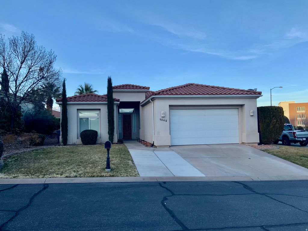 Photo of 1042 W HILLVIEW DR, Washington, UT 84780 (MLS # 2134930)