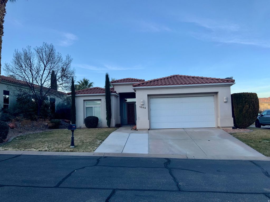 Photo of 1042 W HILLVIEW DR, Washington, UT 84780 (MLS # 2134930)