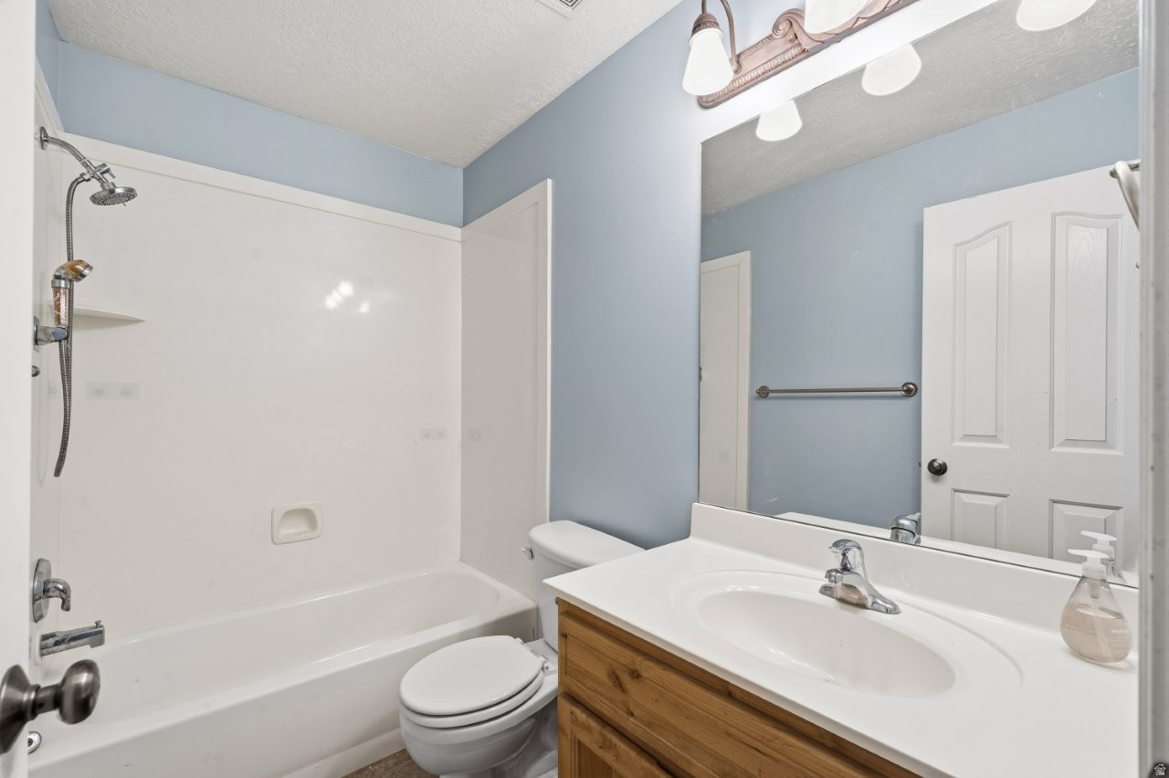 WHITE BARN COUNTRY CLUB PRUD - Residential Income