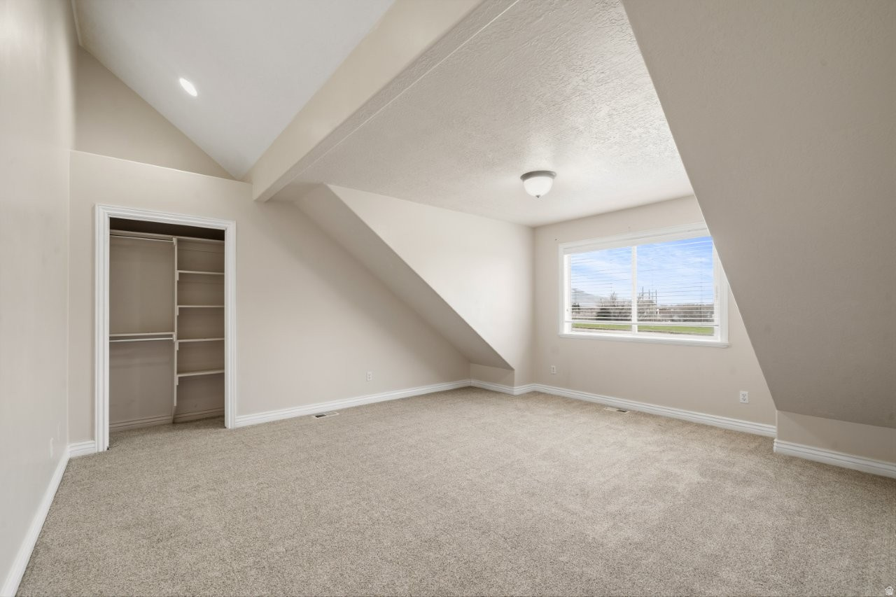 WHITE BARN COUNTRY CLUB PRUD - Residential Income