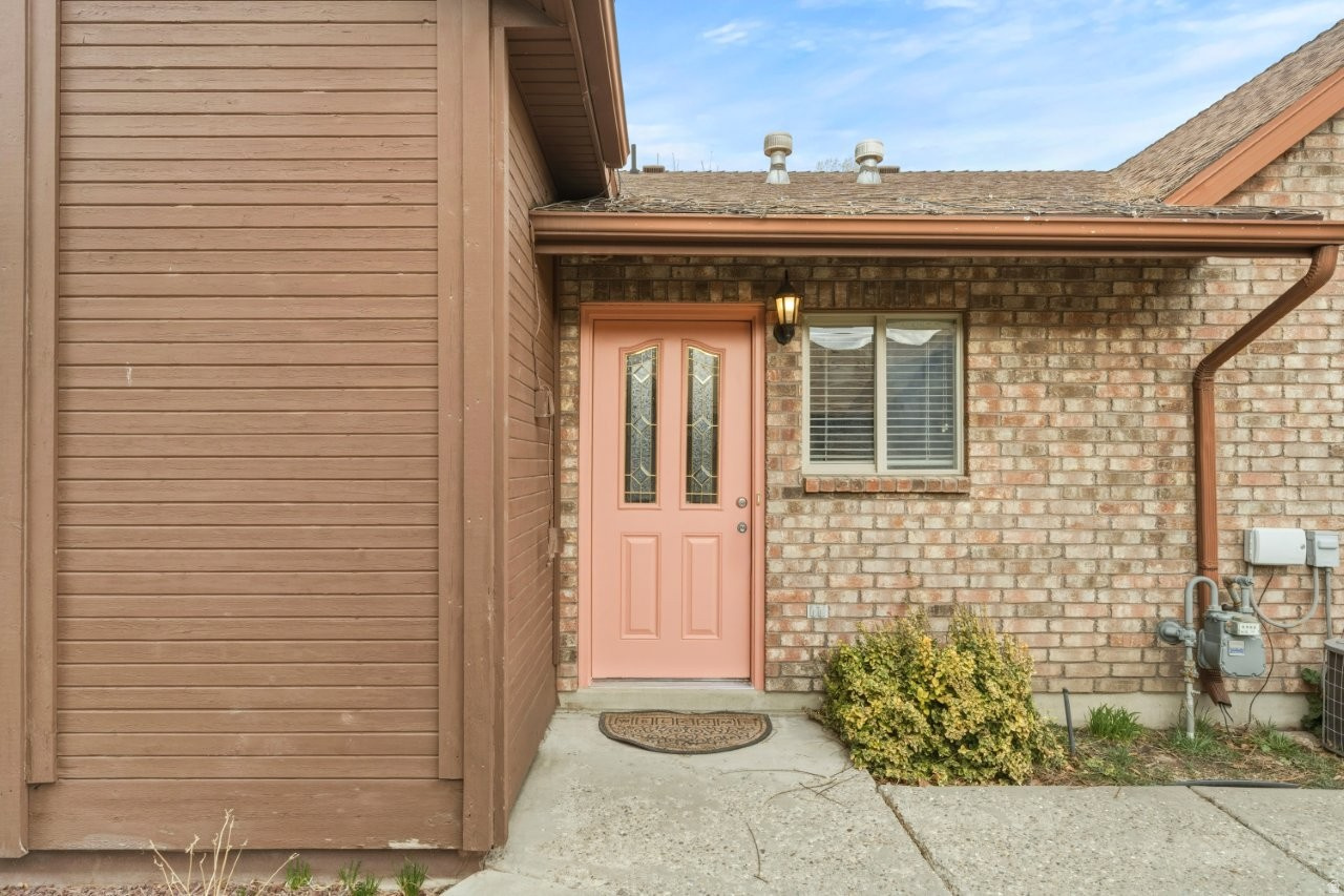 WHITE BARN COUNTRY CLUB PRUD - Residential Income