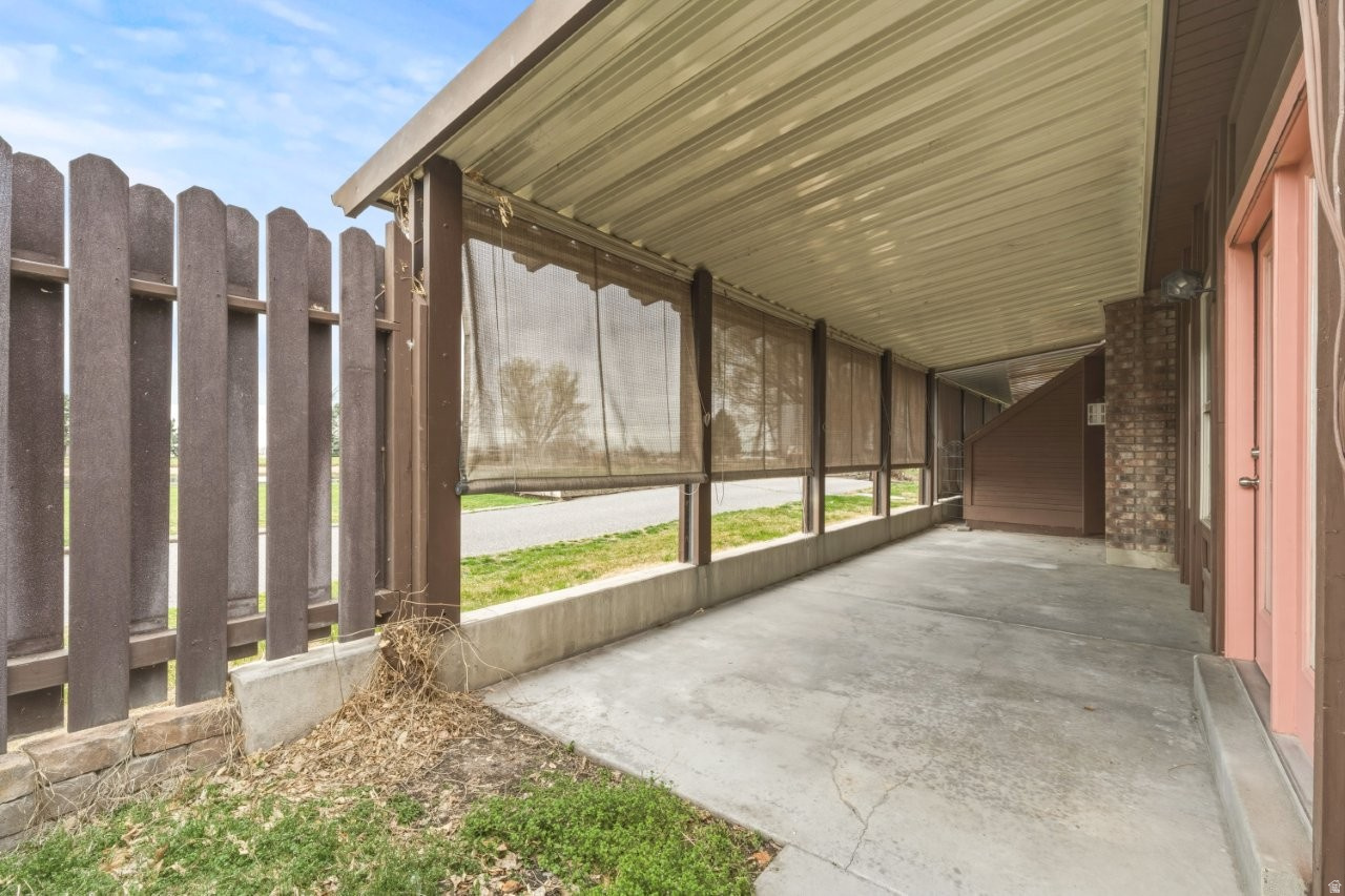 WHITE BARN COUNTRY CLUB PRUD - Residential Income