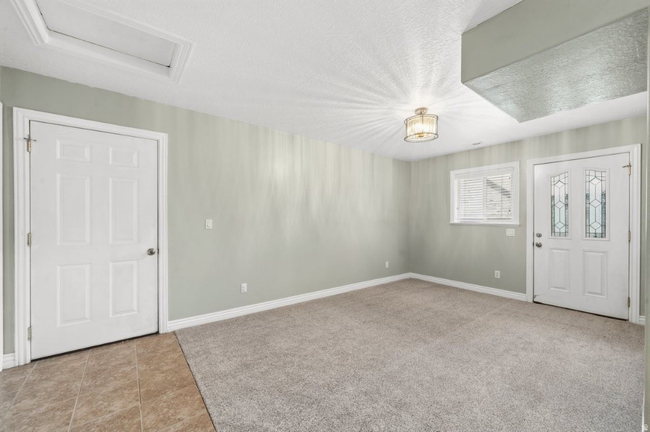 WHITE BARN COUNTRY CLUB PRUD - Residential Income