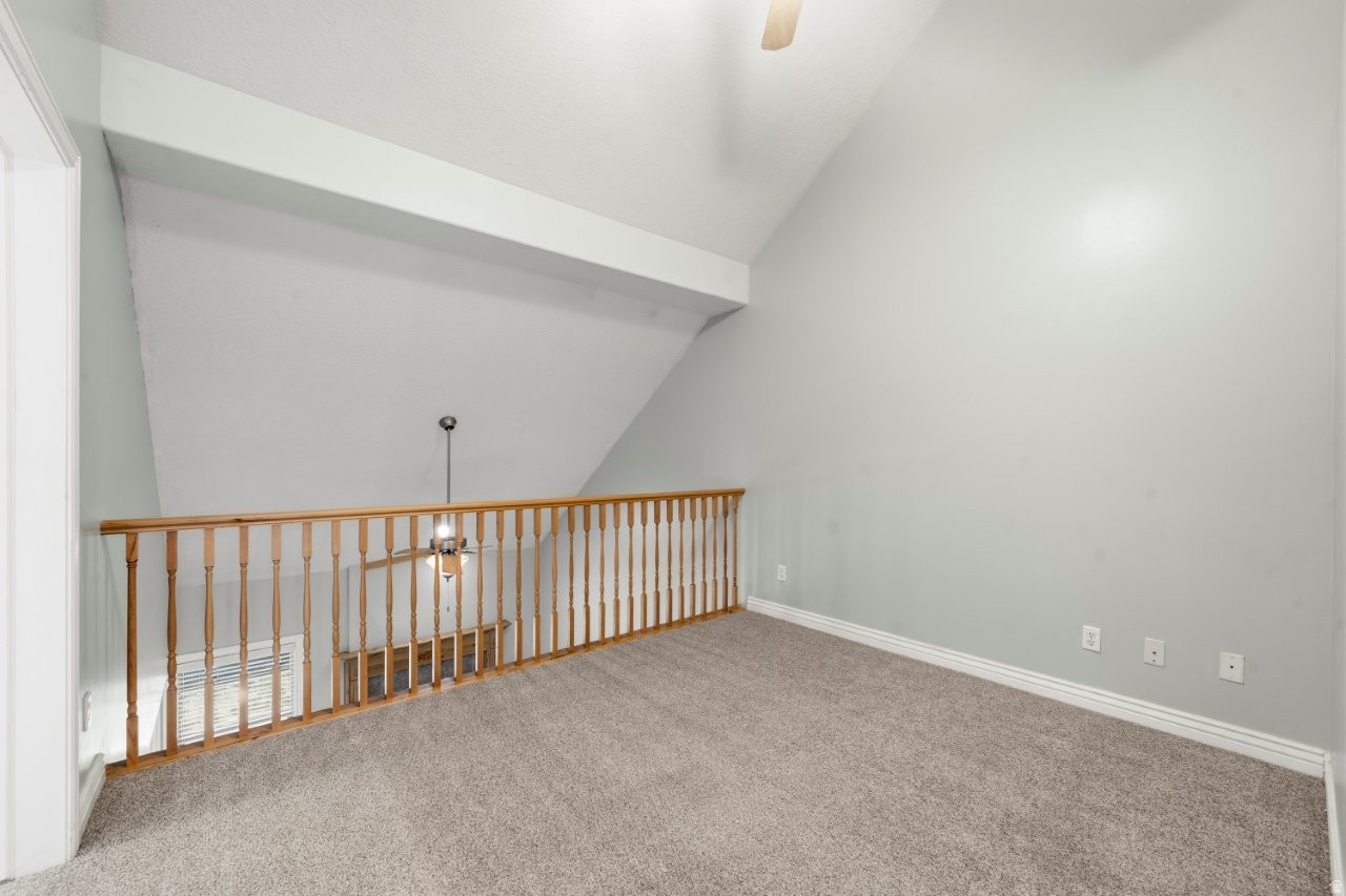 WHITE BARN COUNTRY CLUB PRUD - Residential Income