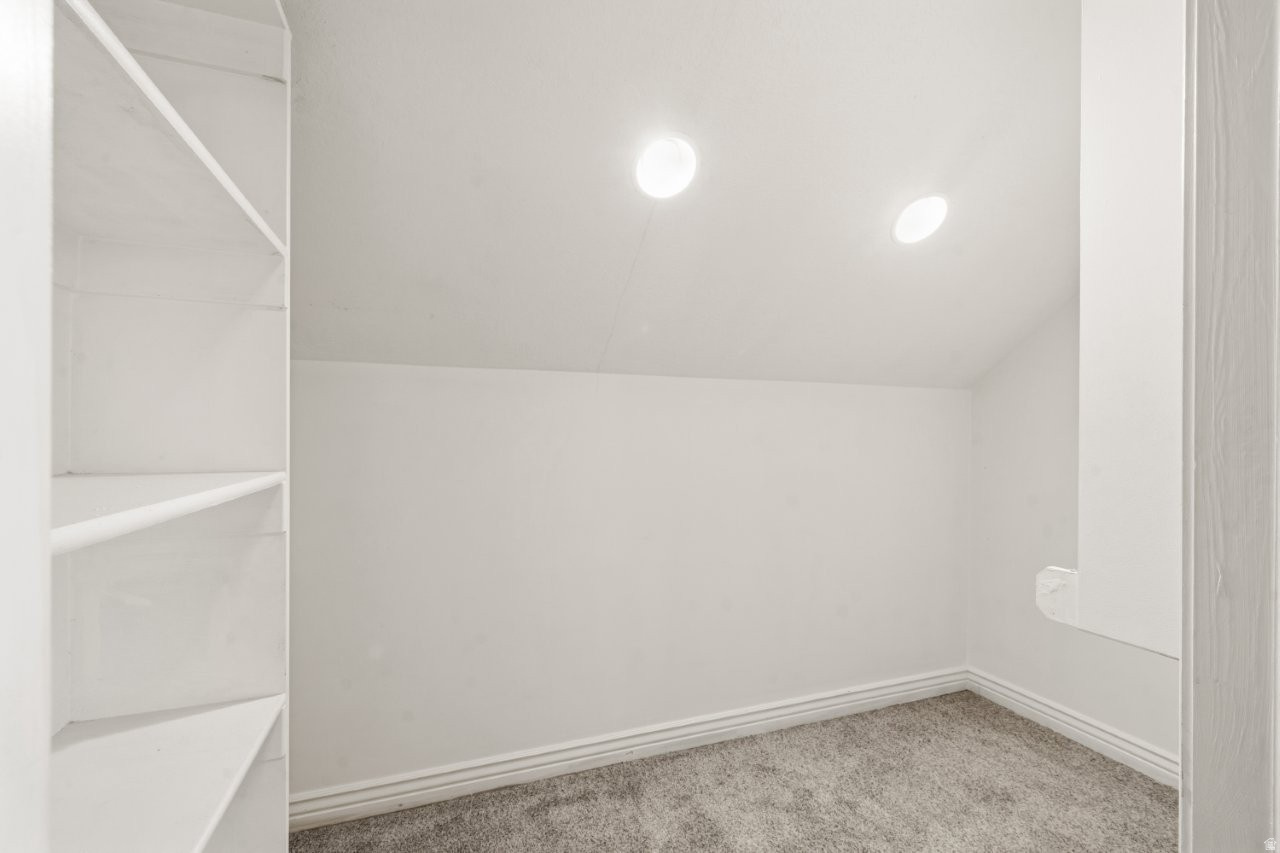 WHITE BARN COUNTRY CLUB PRUD - Residential Income